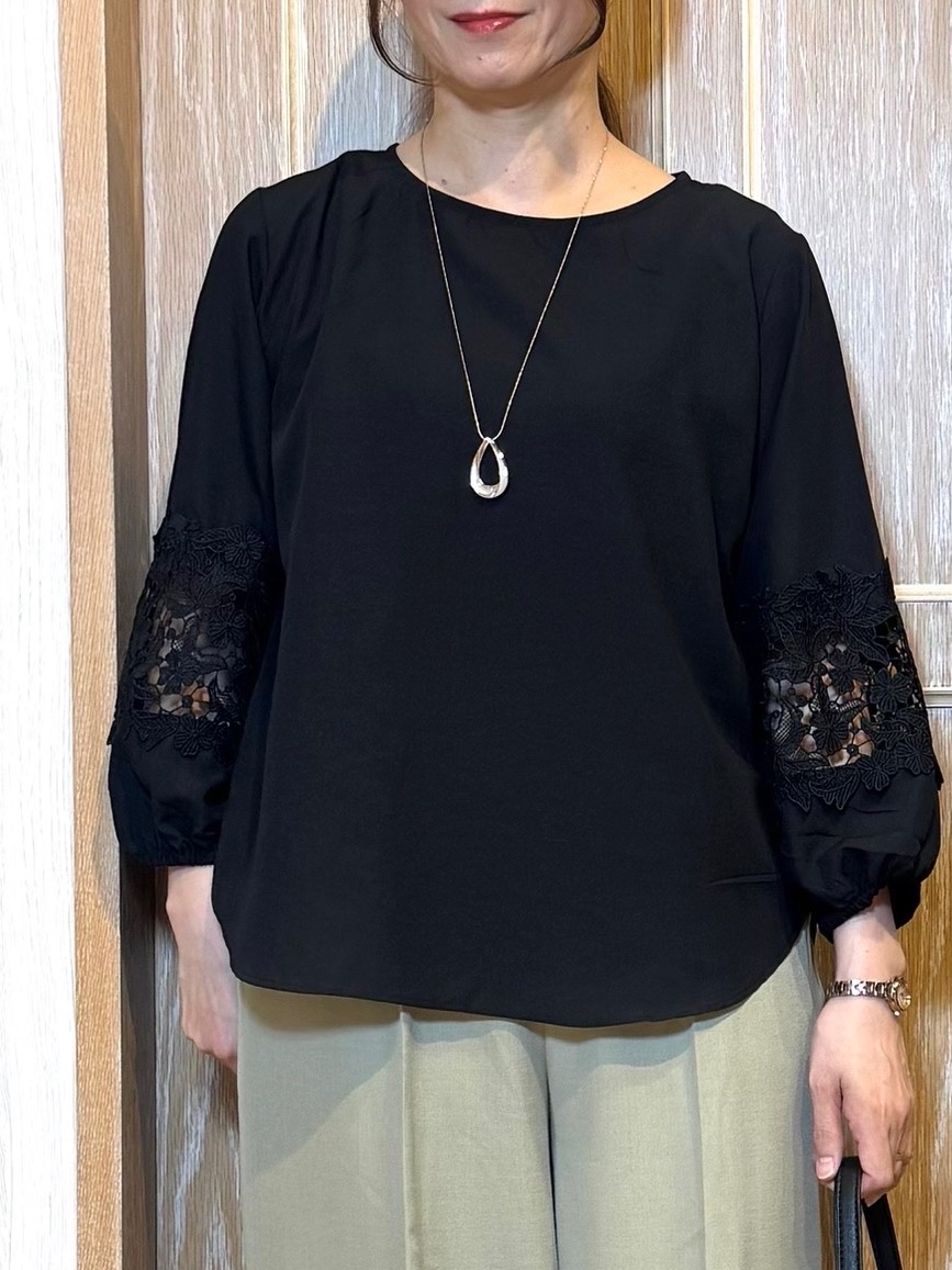 KAORIさんの「SHOO･LA･RUE｜【洗濯機可/S-LL/洗濯後しわになりにくい】お袖レースデザインブラウス」を使ったコーディネート