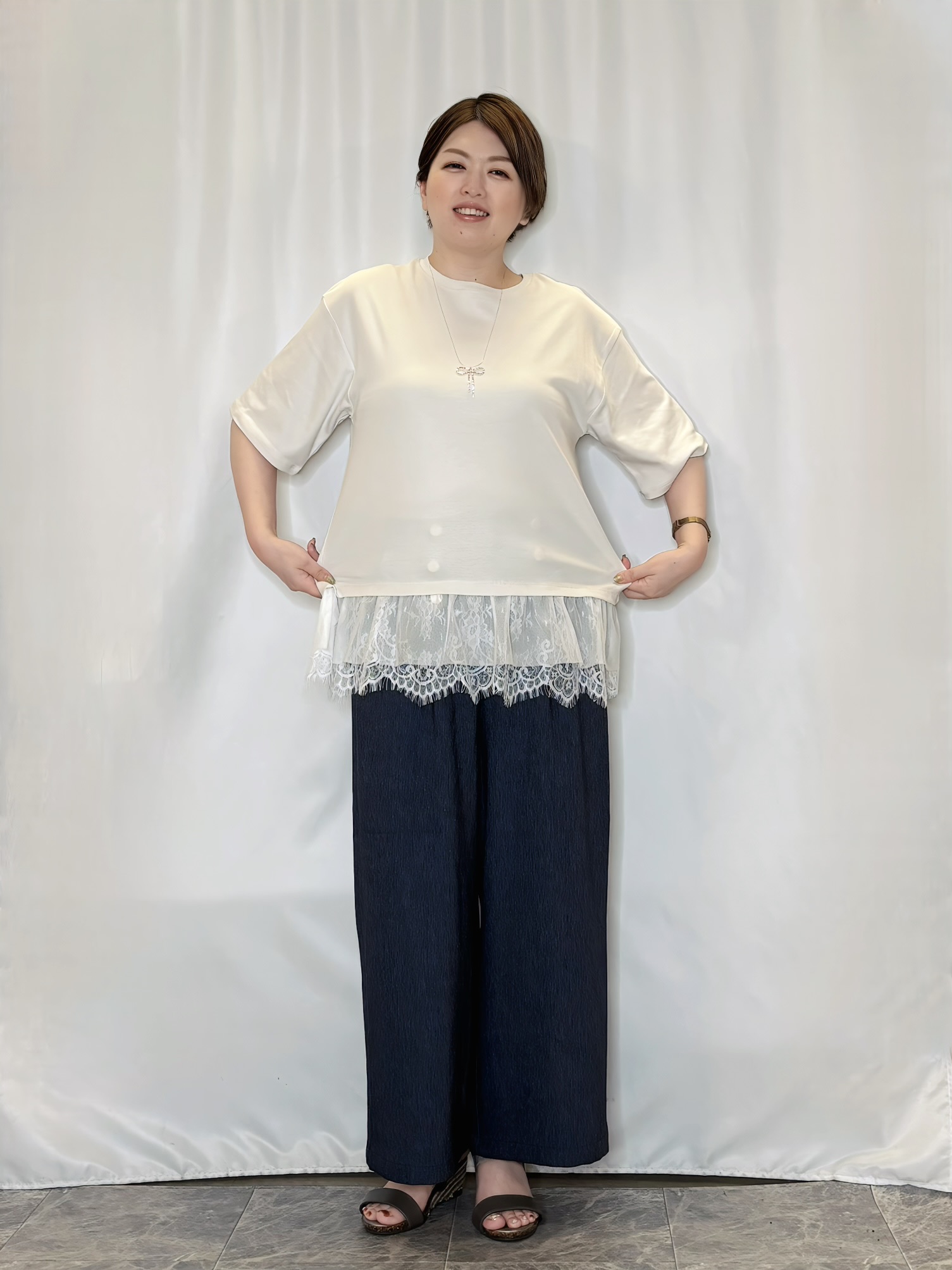 たみさんの「SHOO･LA･RUE｜【ひんやり/UV/抗菌防臭/S-LL】1枚でサマ見え 裾レースTシャツ」を使ったコーディネート