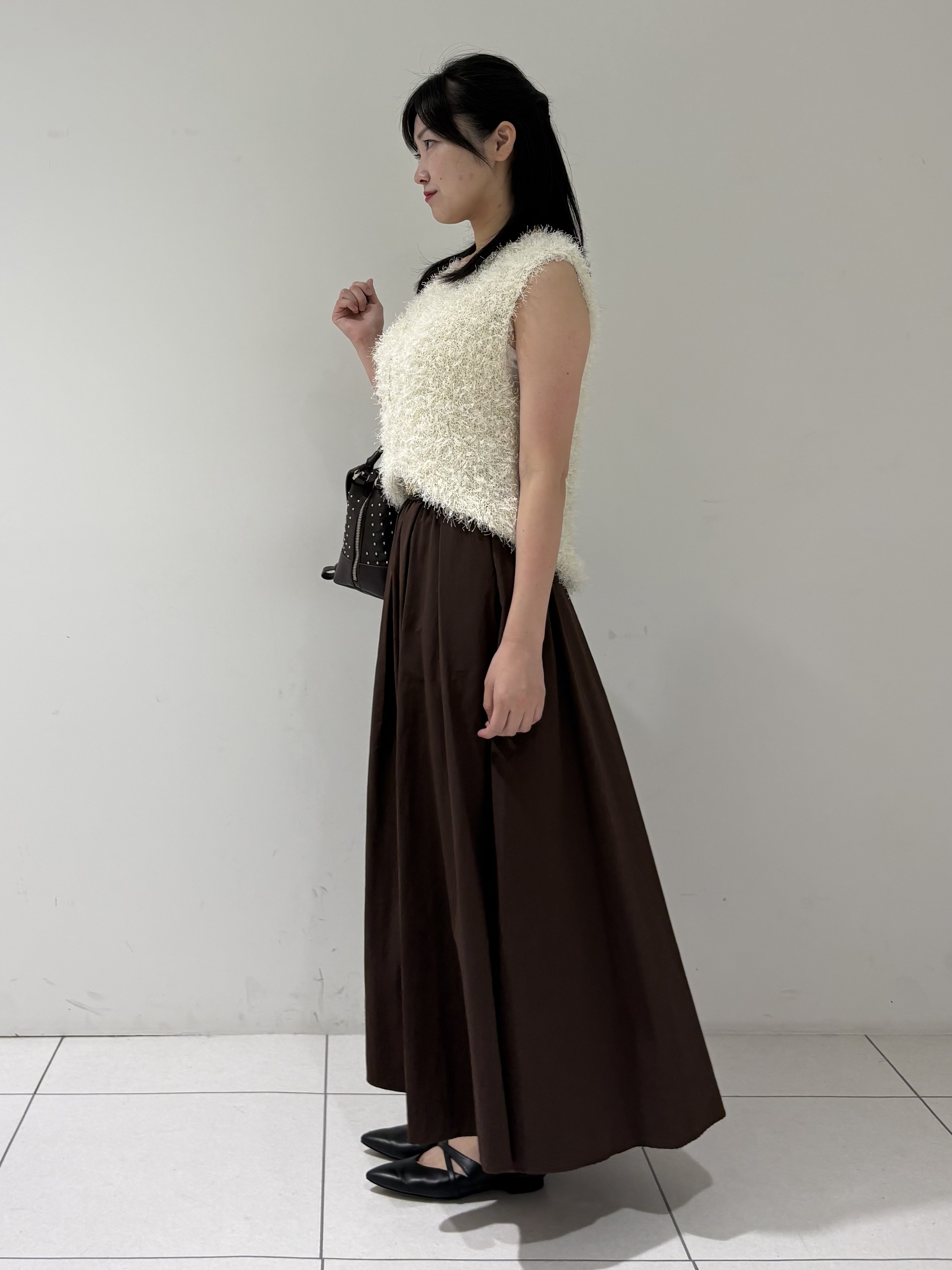 momokoさんの「INDIVI｜【洗える】ファンシーヤーンVネックニットベスト」を使ったコーディネート