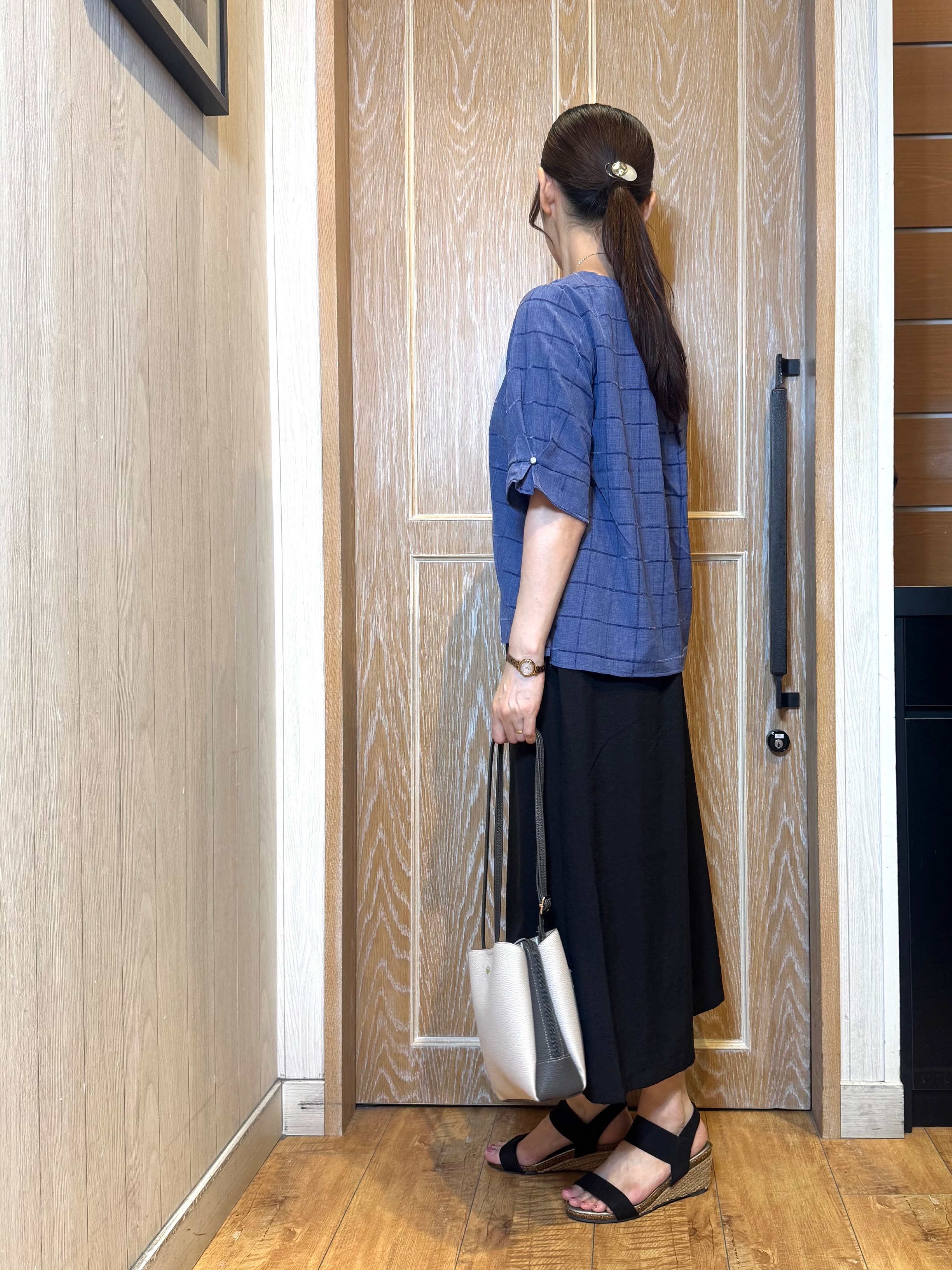 KAORIさんの「SHOO･LA･RUE｜【セットアップ可/S-LL】夏でも感じられる秋気分 モールチェックタックスリーブ ブラウス」を使ったコーディネート