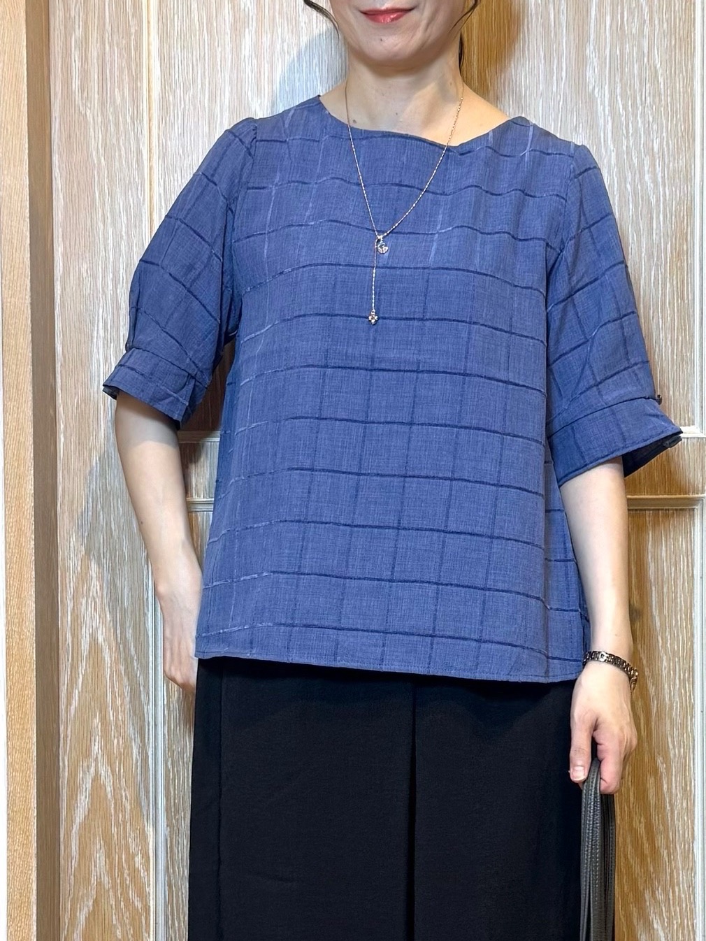 KAORIさんの「SHOO･LA･RUE｜【セットアップ可/S-LL】夏でも感じられる秋気分 モールチェックタックスリーブ ブラウス」を使ったコーディネート