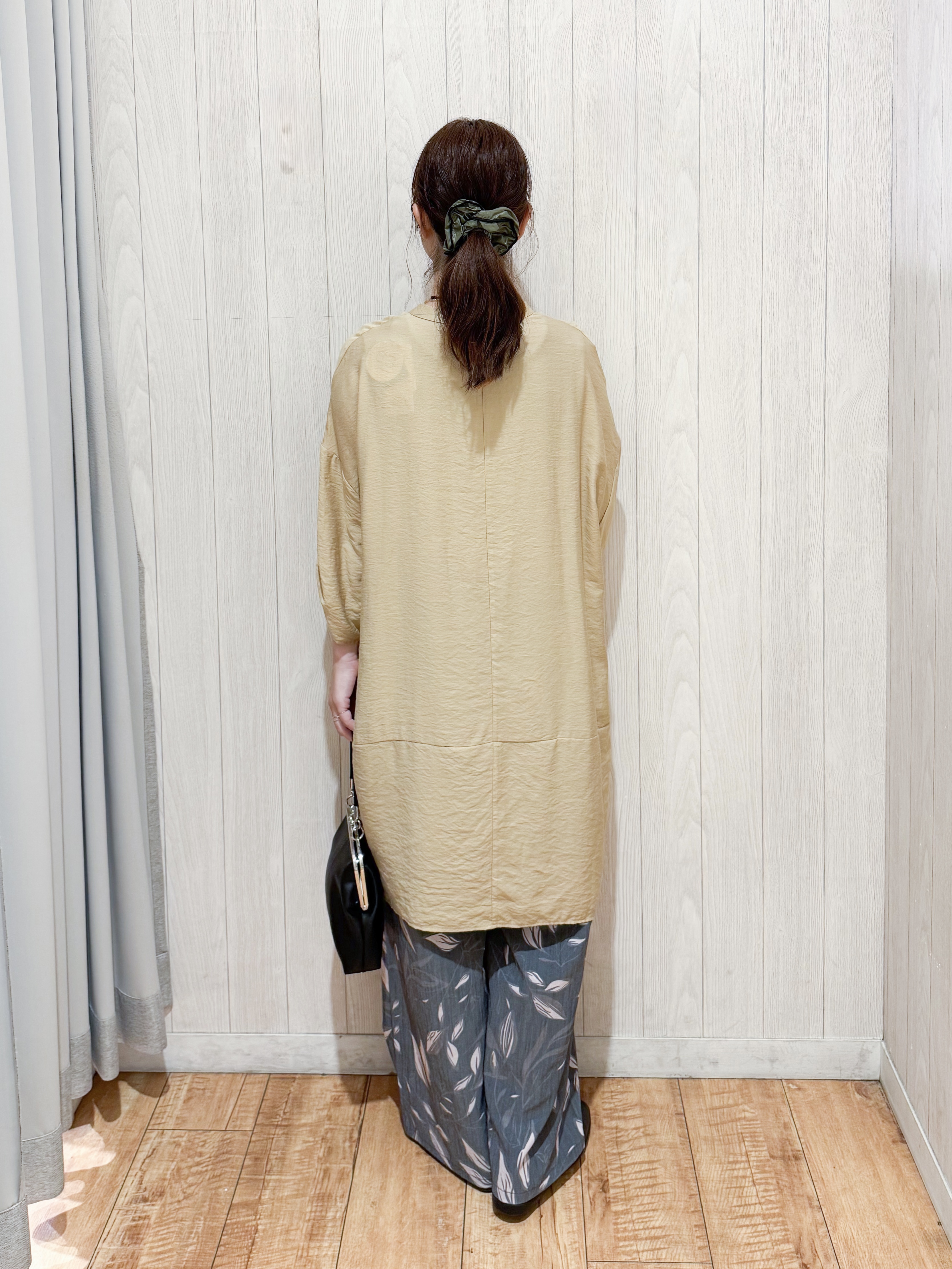 愛さんの「SHOO･LA･RUE｜【ひんやり/S-LL/洗濯後しわになりにくい】体型カバーにも ゆるっとリラックス 7分袖チュニック」を使ったコーディネート