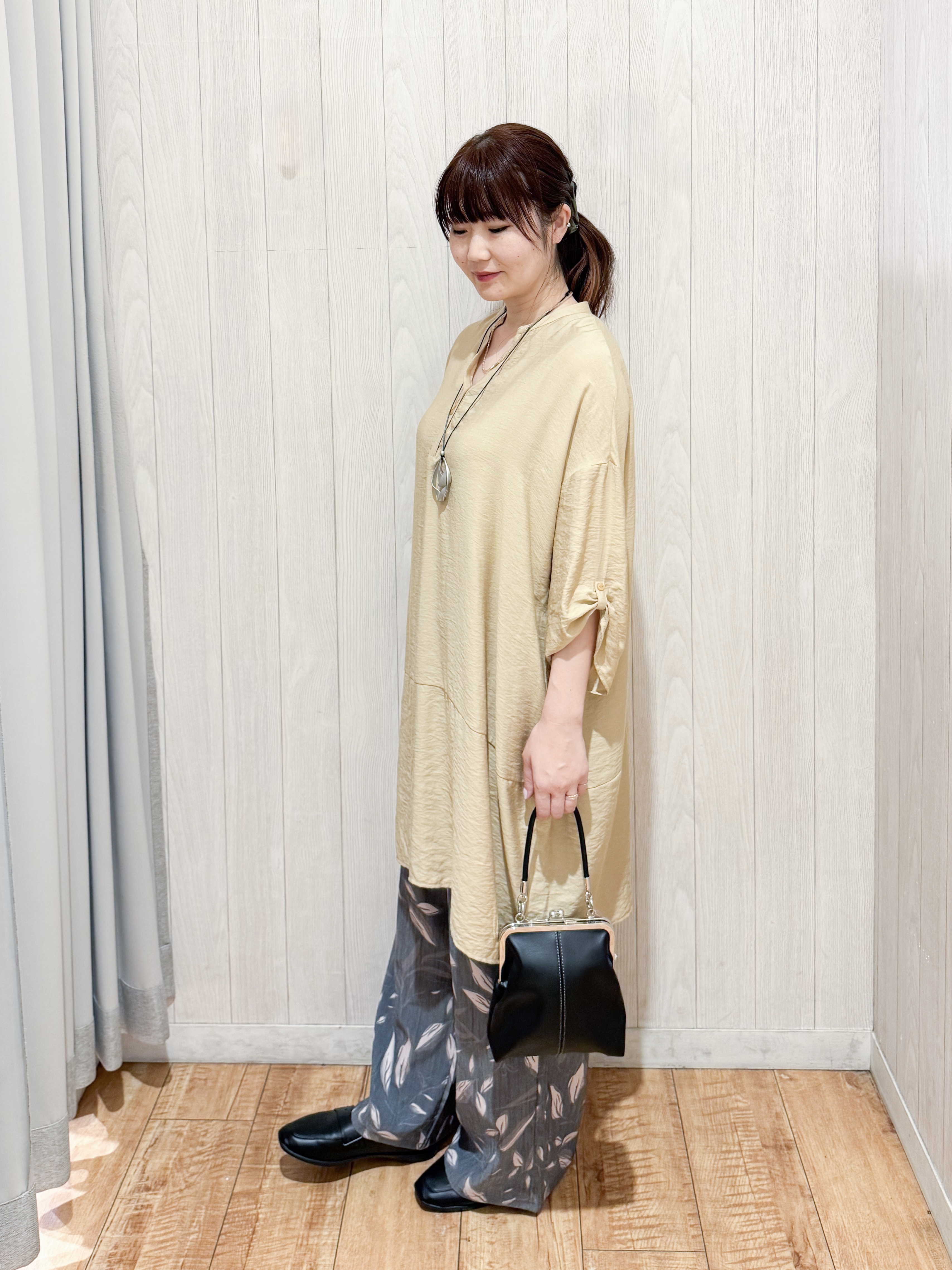 愛さんの「SHOO･LA･RUE｜【ひんやり/S-LL/洗濯後しわになりにくい】体型カバーにも ゆるっとリラックス 7分袖チュニック」を使ったコーディネート