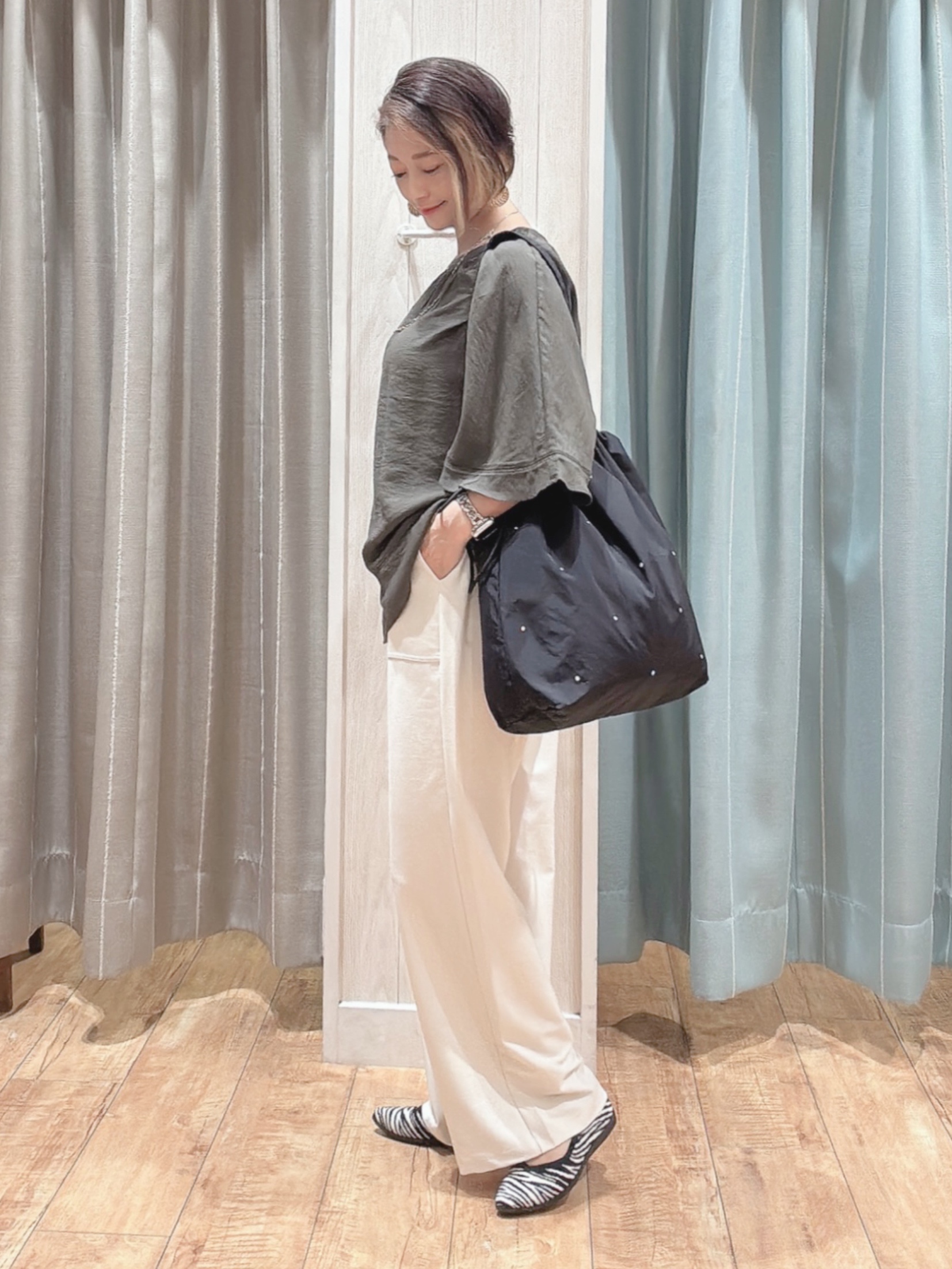 aaamiさんの「SHOO･LA･RUE｜【ひんやり/S-LL/体型カバー】はしごレースが涼し気な スラブポンチョ風ブラウス」を使ったコーディネート