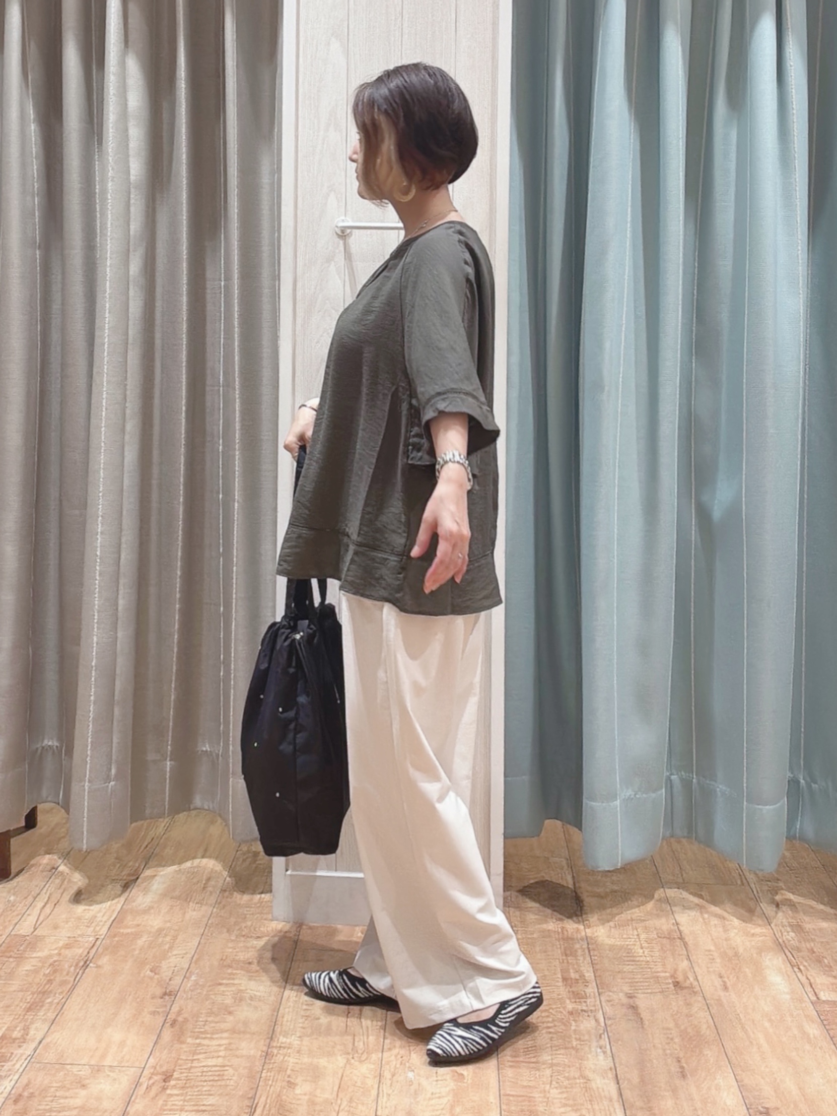 aaamiさんの「SHOO･LA･RUE｜【ひんやり/S-LL/体型カバー】はしごレースが涼し気な スラブポンチョ風ブラウス」を使ったコーディネート