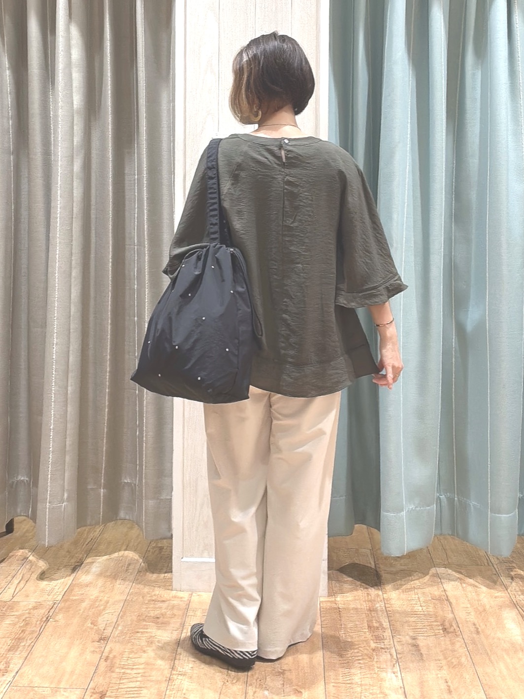 aaamiさんの「SHOO･LA･RUE｜【ひんやり/S-LL/体型カバー】はしごレースが涼し気な スラブポンチョ風ブラウス」を使ったコーディネート