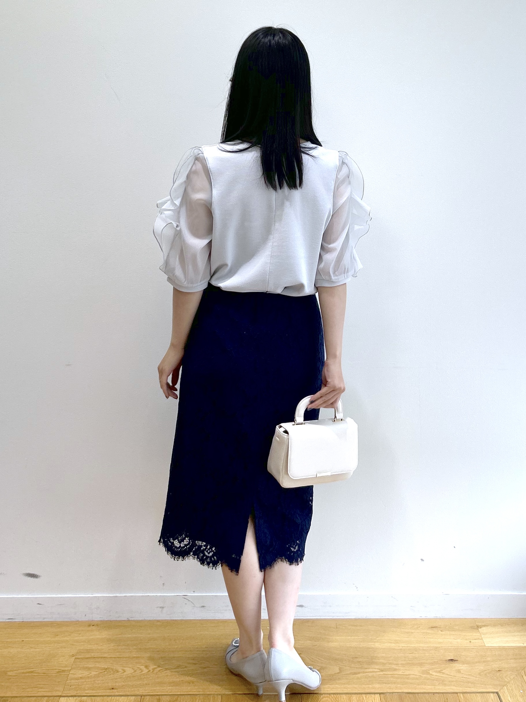 RINAさんの「index｜【接触冷感／UVケア】オーガンフリルスリットトップス《洗濯機OK》」を使ったコーディネート