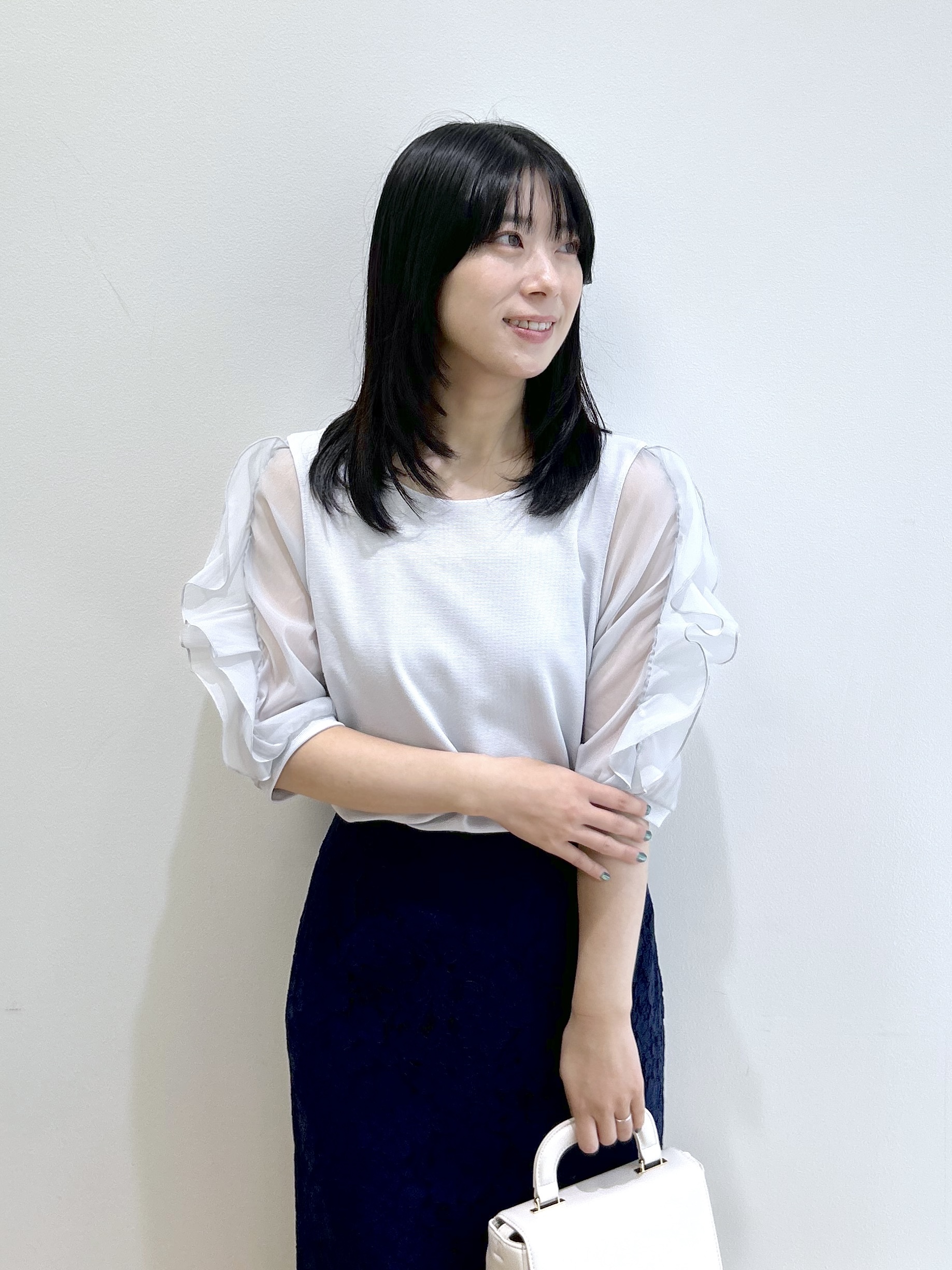 RINAさんの「index｜【接触冷感／UVケア】オーガンフリルスリットトップス《洗濯機OK》」を使ったコーディネート
