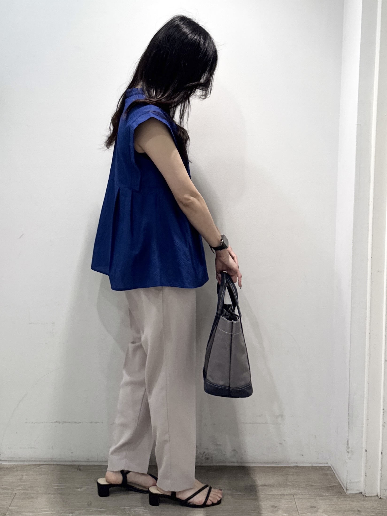 yuicciさんの「OPAQUE.CLIP｜『STORY Web7月掲載』ペプラムブラウス《通気性／吸水速乾／UVケア／防シワ／洗濯機OK》」を使ったコーディネート