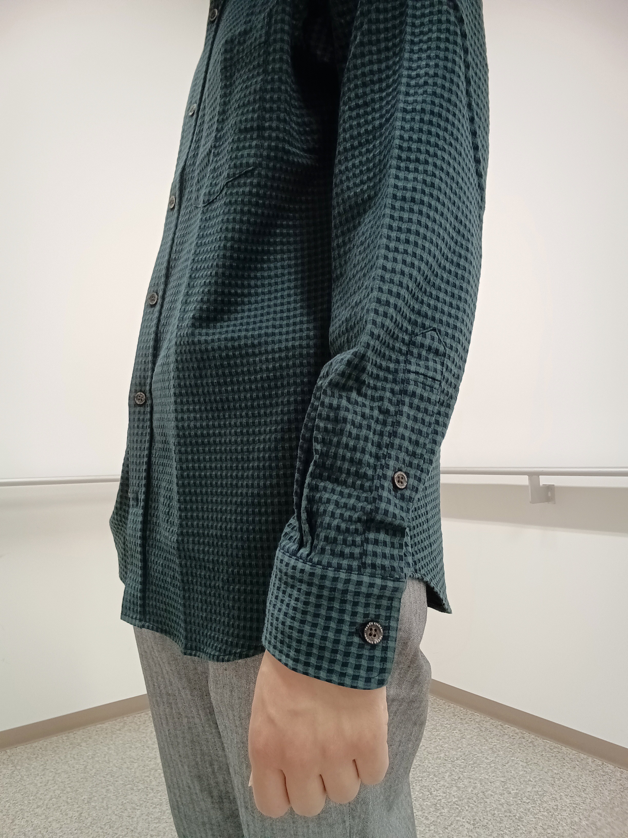 moritaさんの「TAKEO KIKUCHI｜【抗菌防臭/シーズンレス】シアサッカーギンガムチェック ストレッチシャツ」を使ったコーディネート