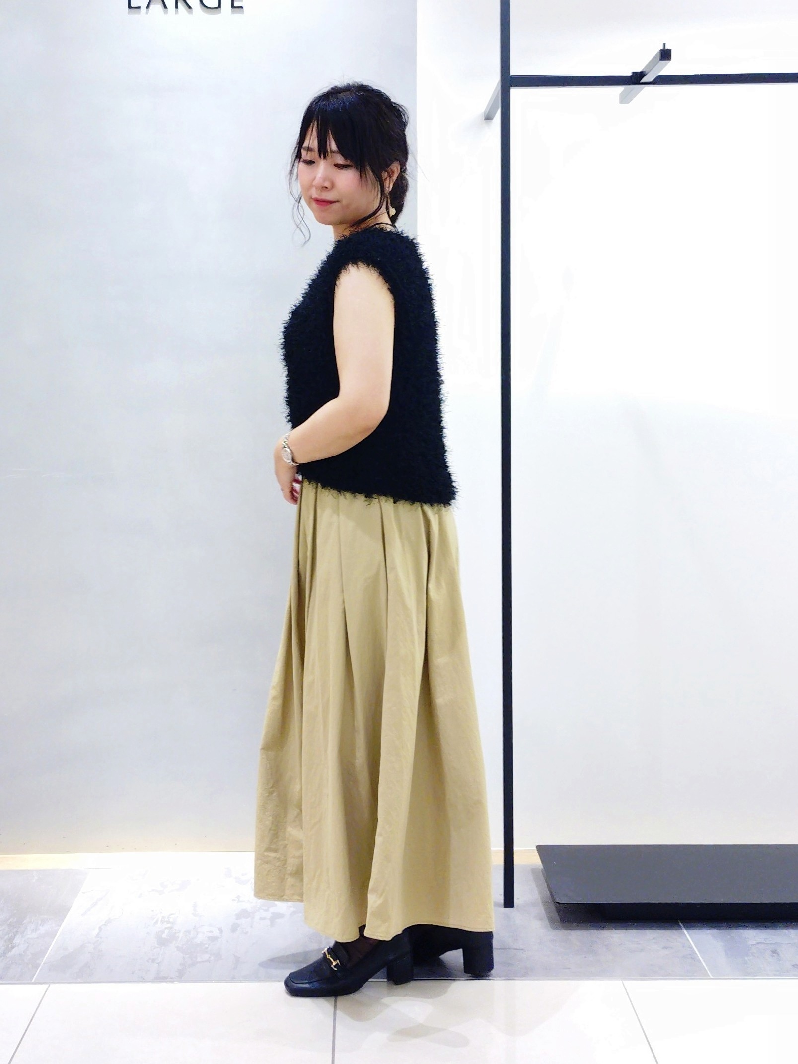TOMOMIさんの「INDIVI｜【撥水／裏地なし軽量】ギャザーボリュームスカート」を使ったコーディネート