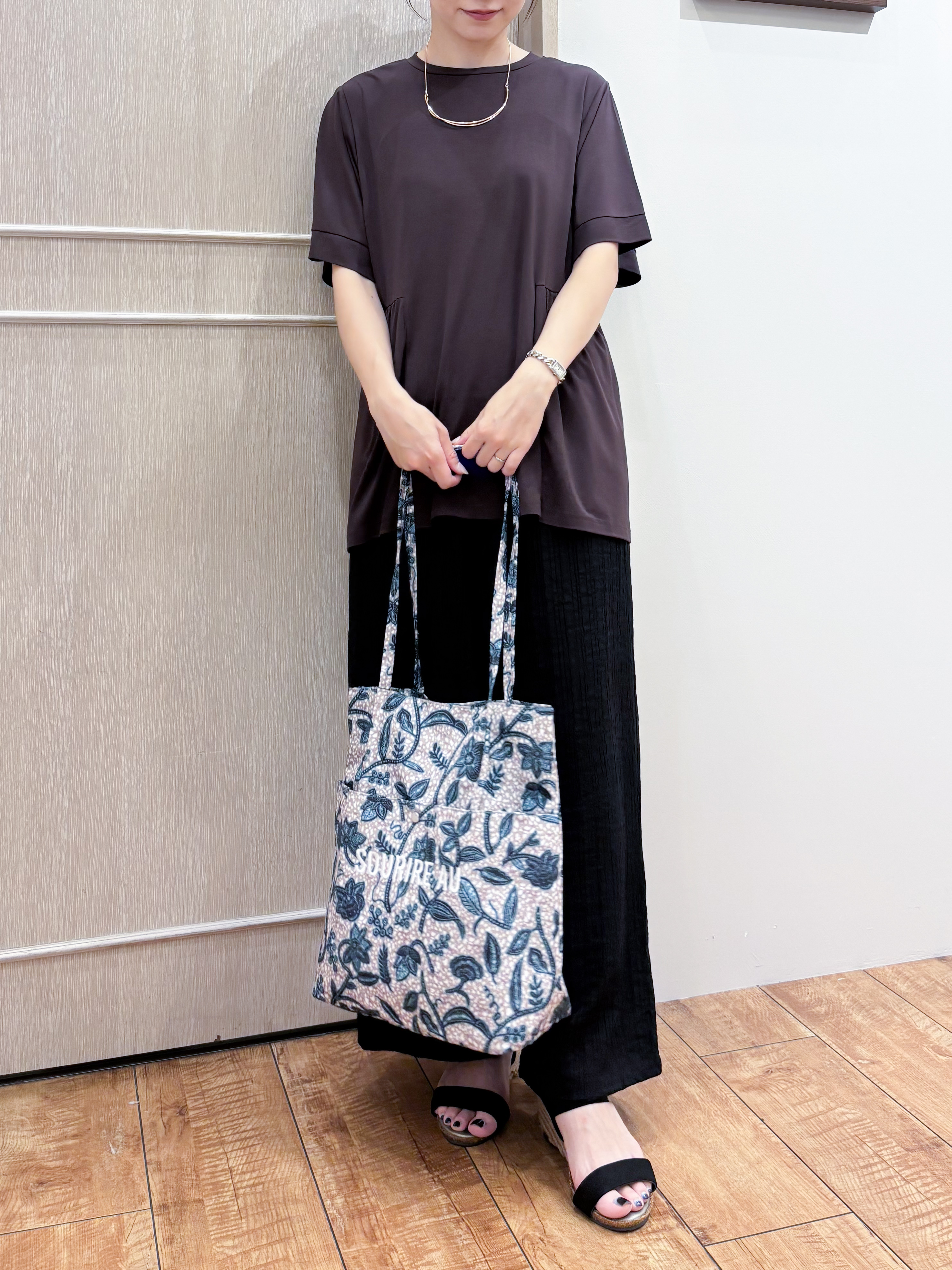 なみさんの「SHOO･LA･RUE｜【ひんやり/UV/体型カバー】インせず着られる サイドギャザー切替トップス」を使ったコーディネート
