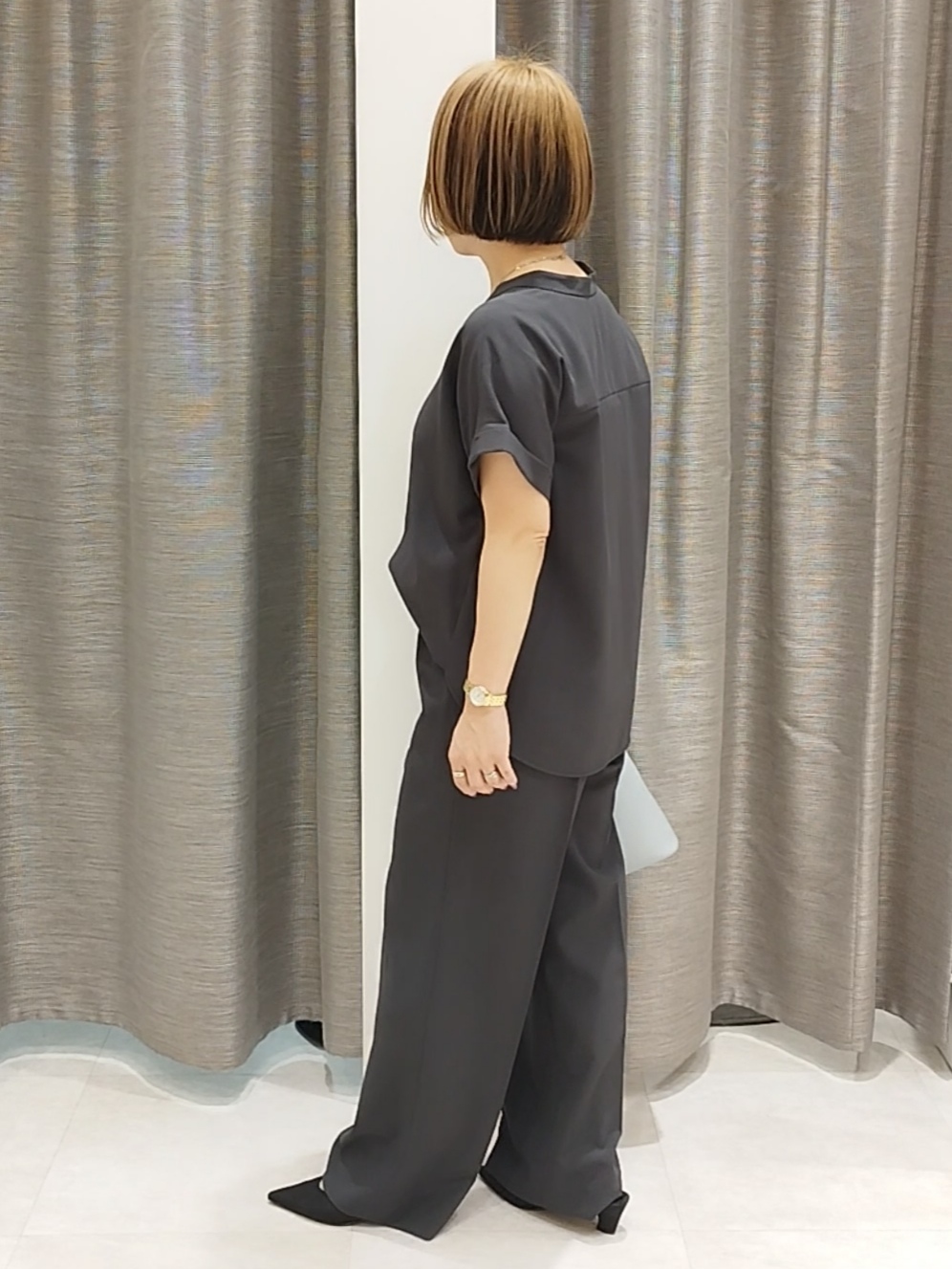 s u g iさんの「UNTITLED｜【セットアップ可/通気性/UVカット】エアリークールブラウス」を使ったコーディネート