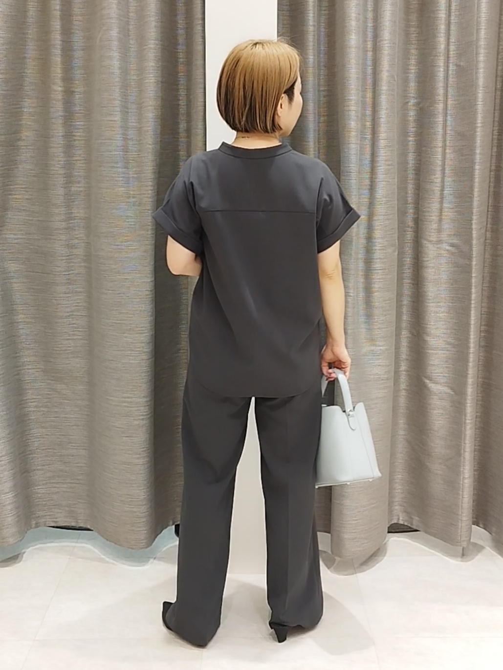 s u g iさんの「UNTITLED｜【セットアップ可/通気性/UVカット】エアリークールブラウス」を使ったコーディネート
