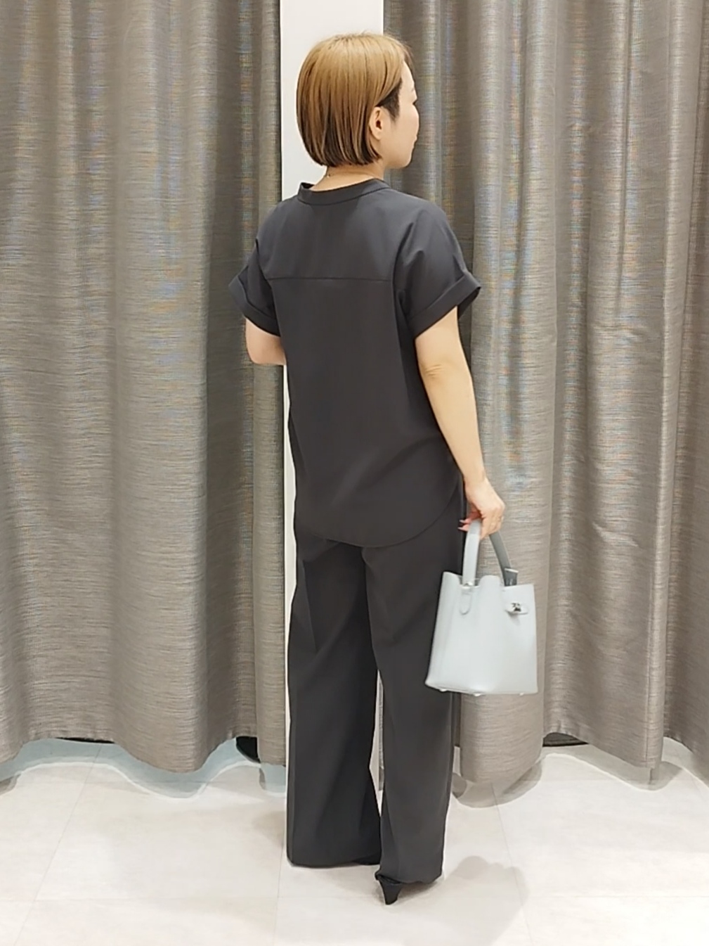 s u g iさんの「UNTITLED｜【セットアップ可/通気性/UVカット】エアリークールブラウス」を使ったコーディネート