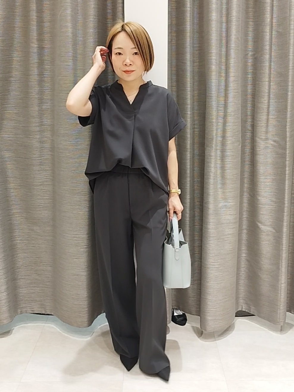 s u g iさんの「UNTITLED｜【セットアップ可/通気性/UVカット】エアリークールブラウス」を使ったコーディネート