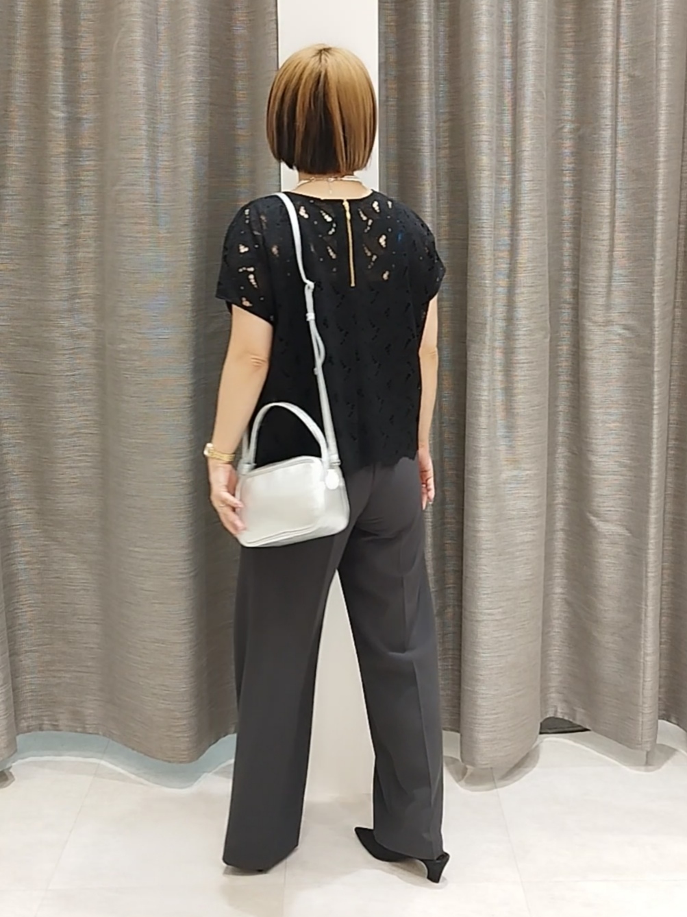 s u g iさんの「UNTITLED｜【セットアップ可/品のある透け感】リーフレースブラウス」を使ったコーディネート