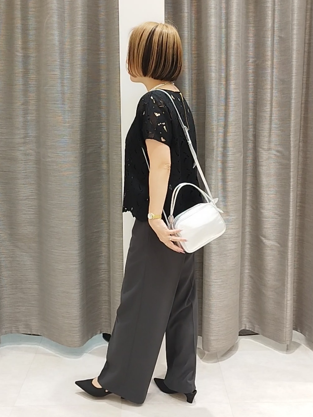 s u g iさんの「UNTITLED｜【セットアップ可/品のある透け感】リーフレースブラウス」を使ったコーディネート