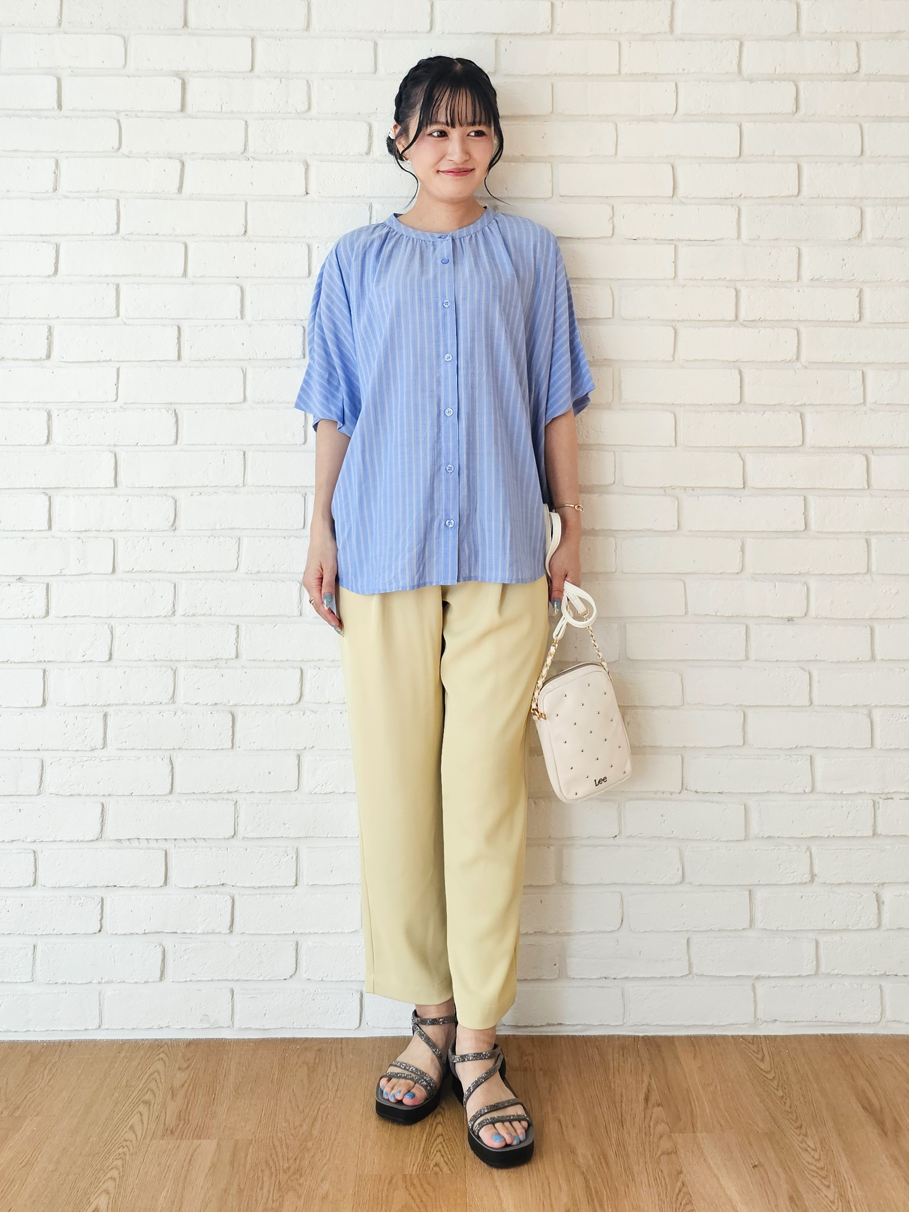 ゆゆさんの「SHOO･LA･RUE｜【ひんやり/洗濯機可/体型カバー】二の腕隠れる ゆるっとドルマンバンドカラーシャツ」を使ったコーディネート