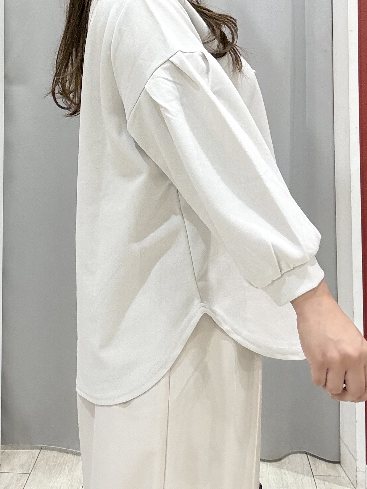 shioさんの「SHOO･LA･RUE｜【着丈選べる/2点セット】ネックレス付き やわらか8分袖ブラウス」を使ったコーディネート