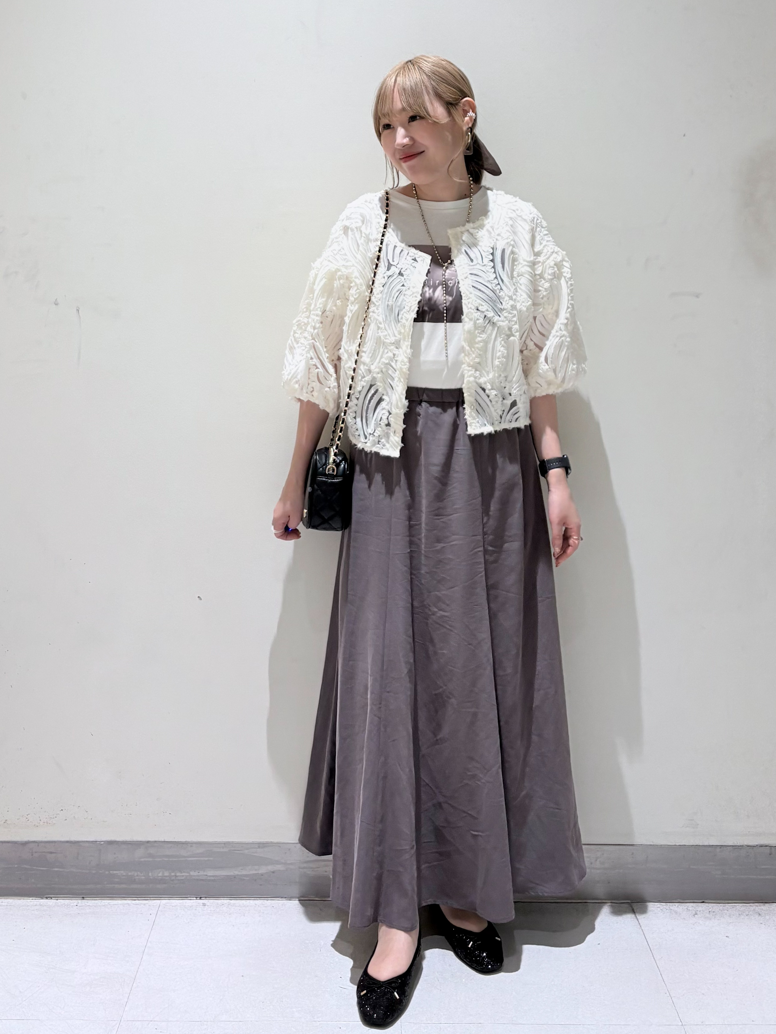 みきちぃさんの「OPAQUE.CLIP｜立体レースボリュームスリーブブラウス【洗える】」を使ったコーディネート