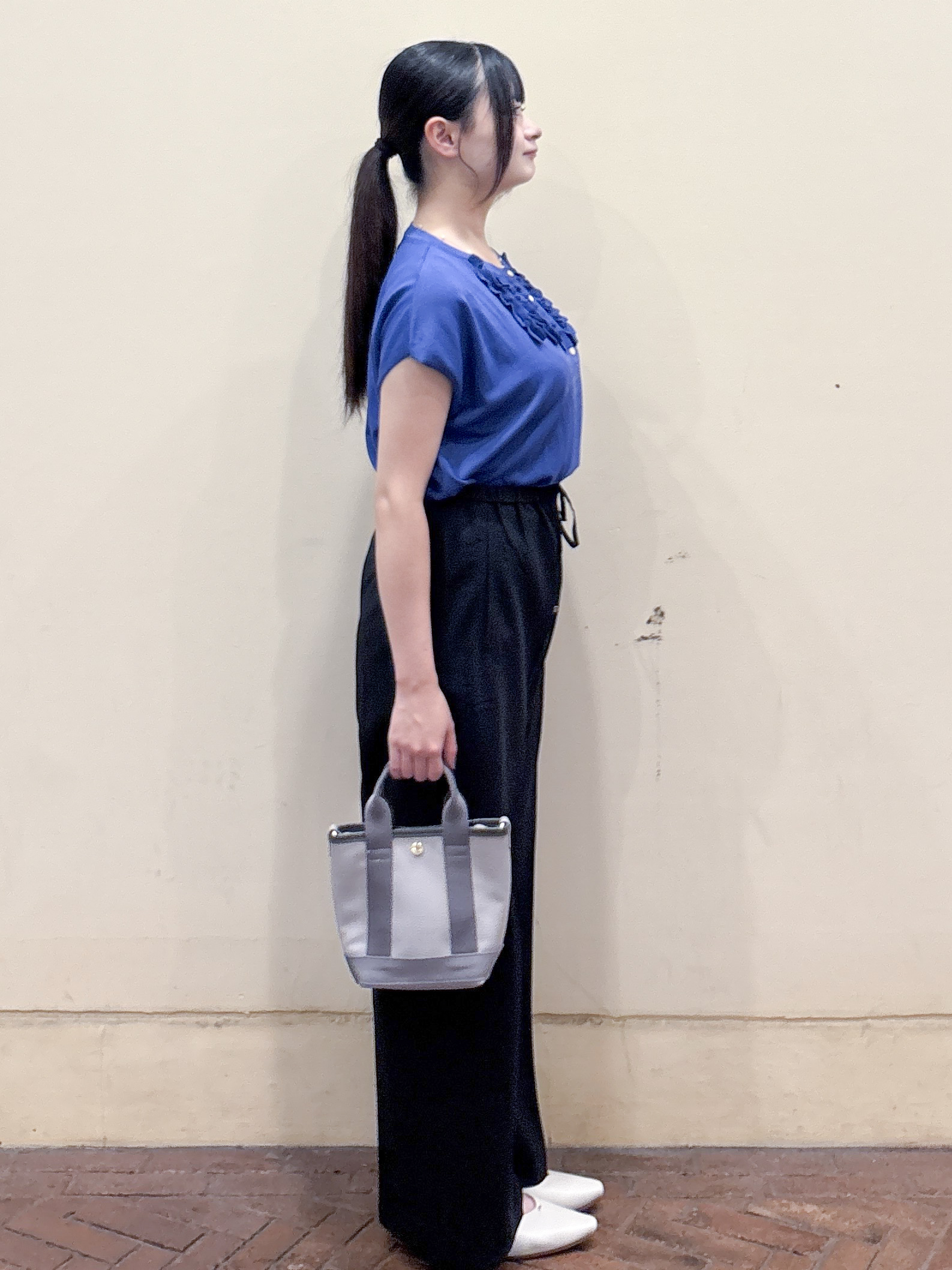 shiuさんの「OPAQUE.CLIP｜【接触冷感／UV】フリルフレンチスリーブニット《洗濯機OK》」を使ったコーディネート