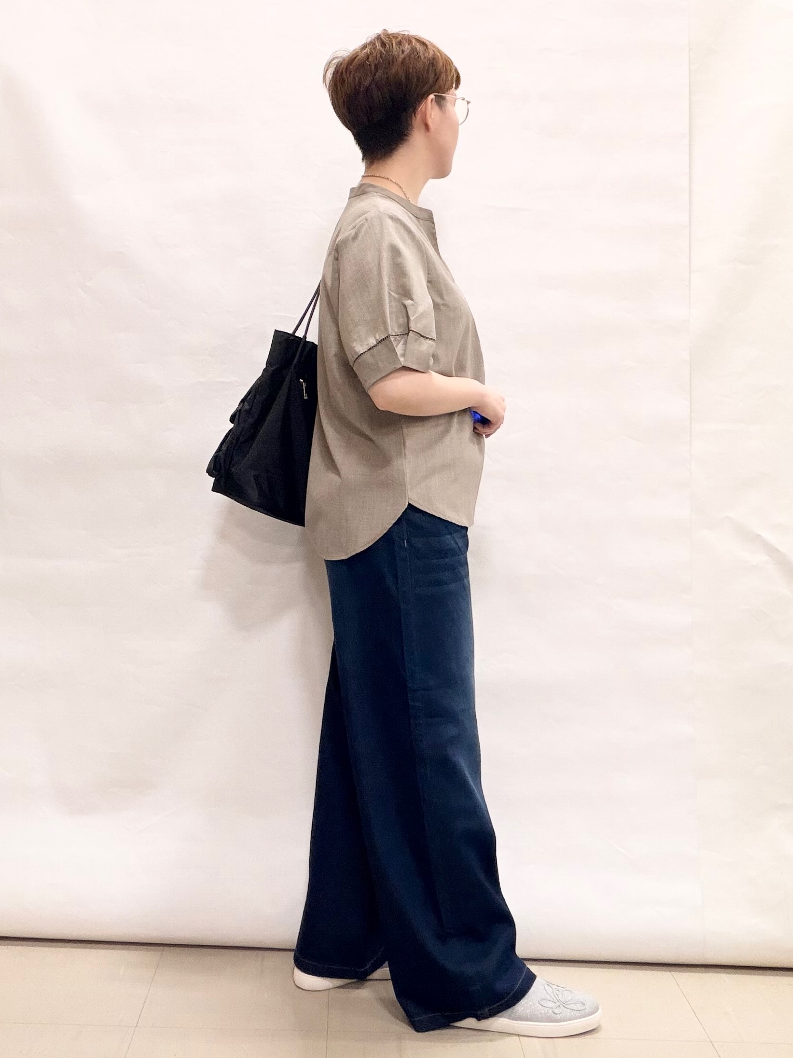 なっちゃんさんの「SHOO･LA･RUE｜【洗濯後しわになりにくい/インせずきまる】お袖のハシゴレースで涼やかに 麻調スキッパーブラウス」を使ったコーディネート