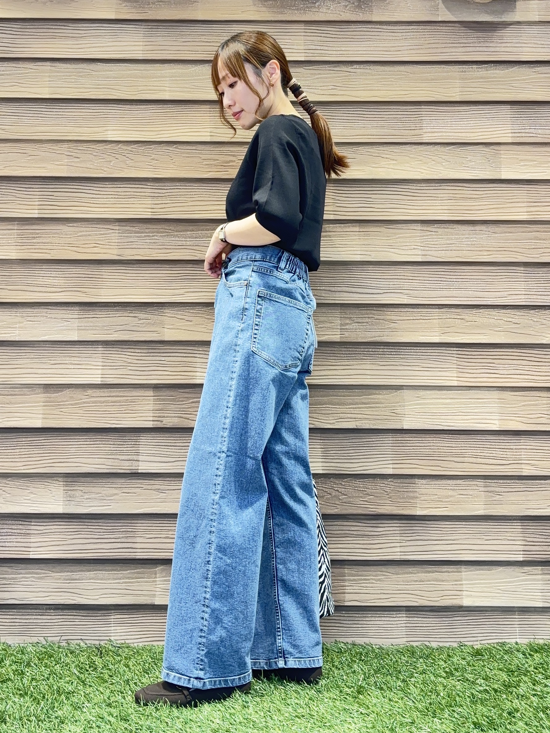 himiさんの「SHOO･LA･RUE｜【ガンガン洗える/ひんやり/UV/毛玉になりにくい】上半身すっきり 二の腕見せない5分袖ニット」を使ったコーディネート
