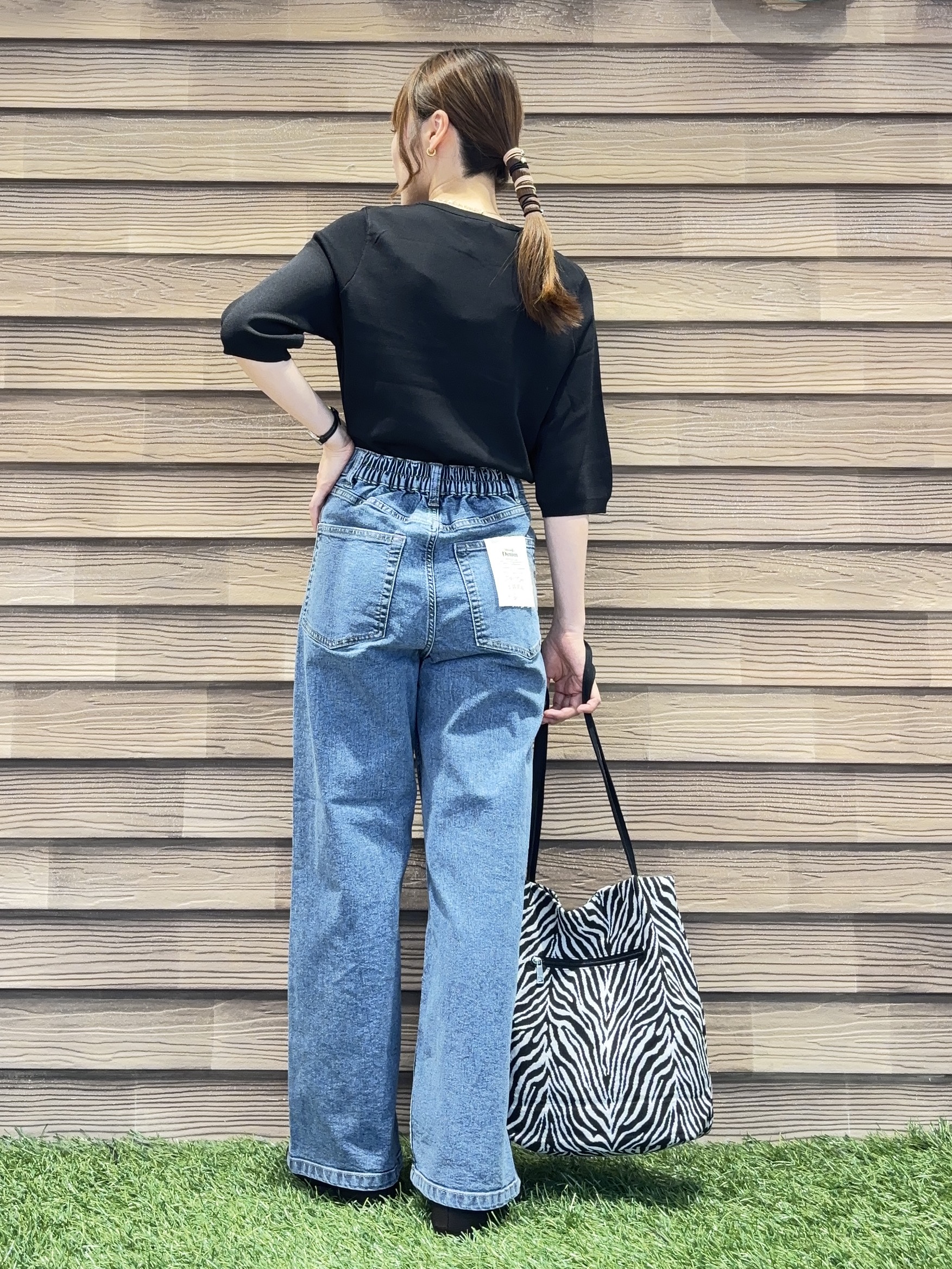 himiさんの「SHOO･LA･RUE｜【ガンガン洗える/ひんやり/UV/毛玉になりにくい】上半身すっきり 二の腕見せない5分袖ニット」を使ったコーディネート