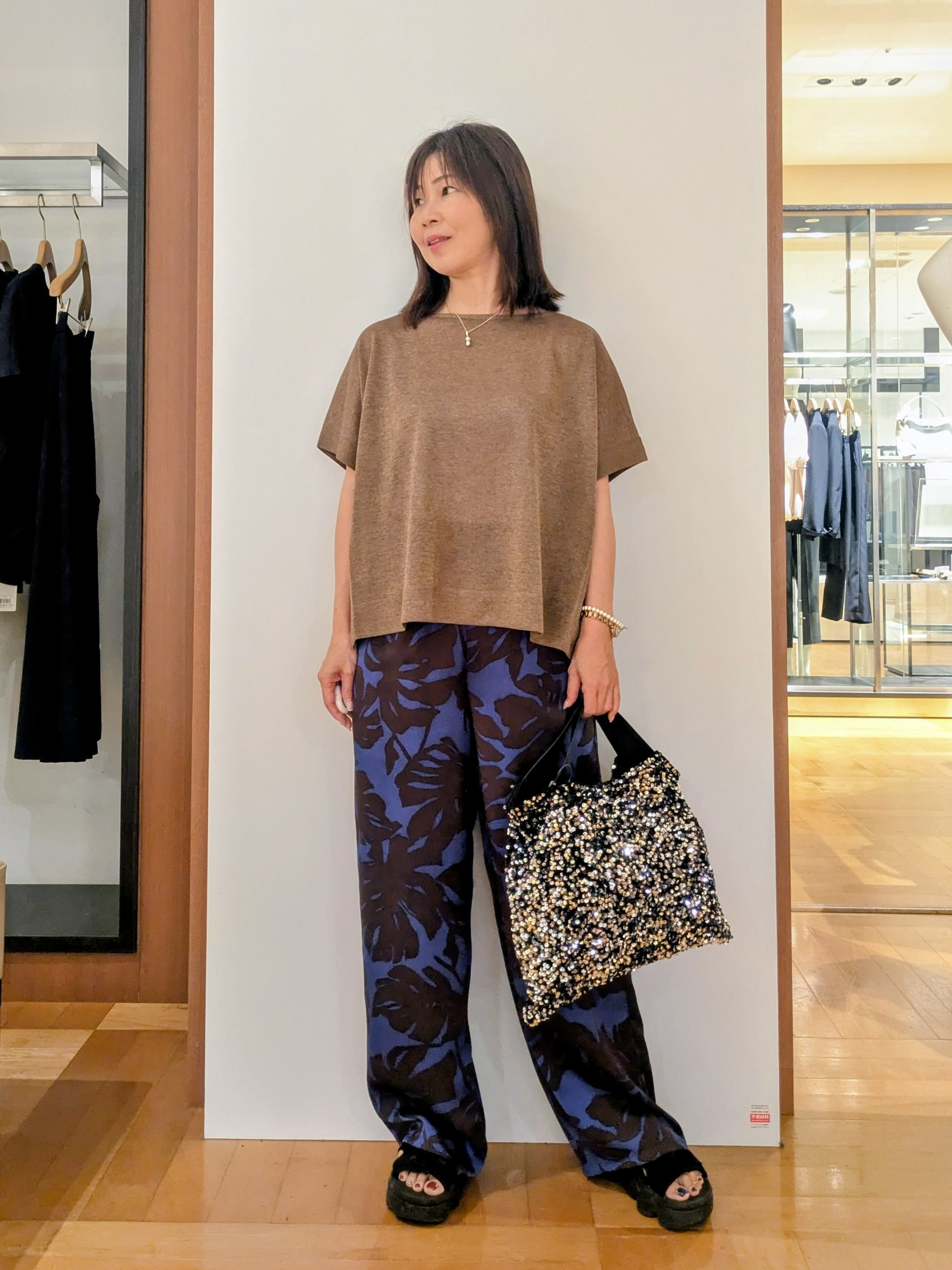 laverさんの「UNTITLED｜【アンサンブル可/品のある透け感】Tシャツ風ニットトップス」を使ったコーディネート