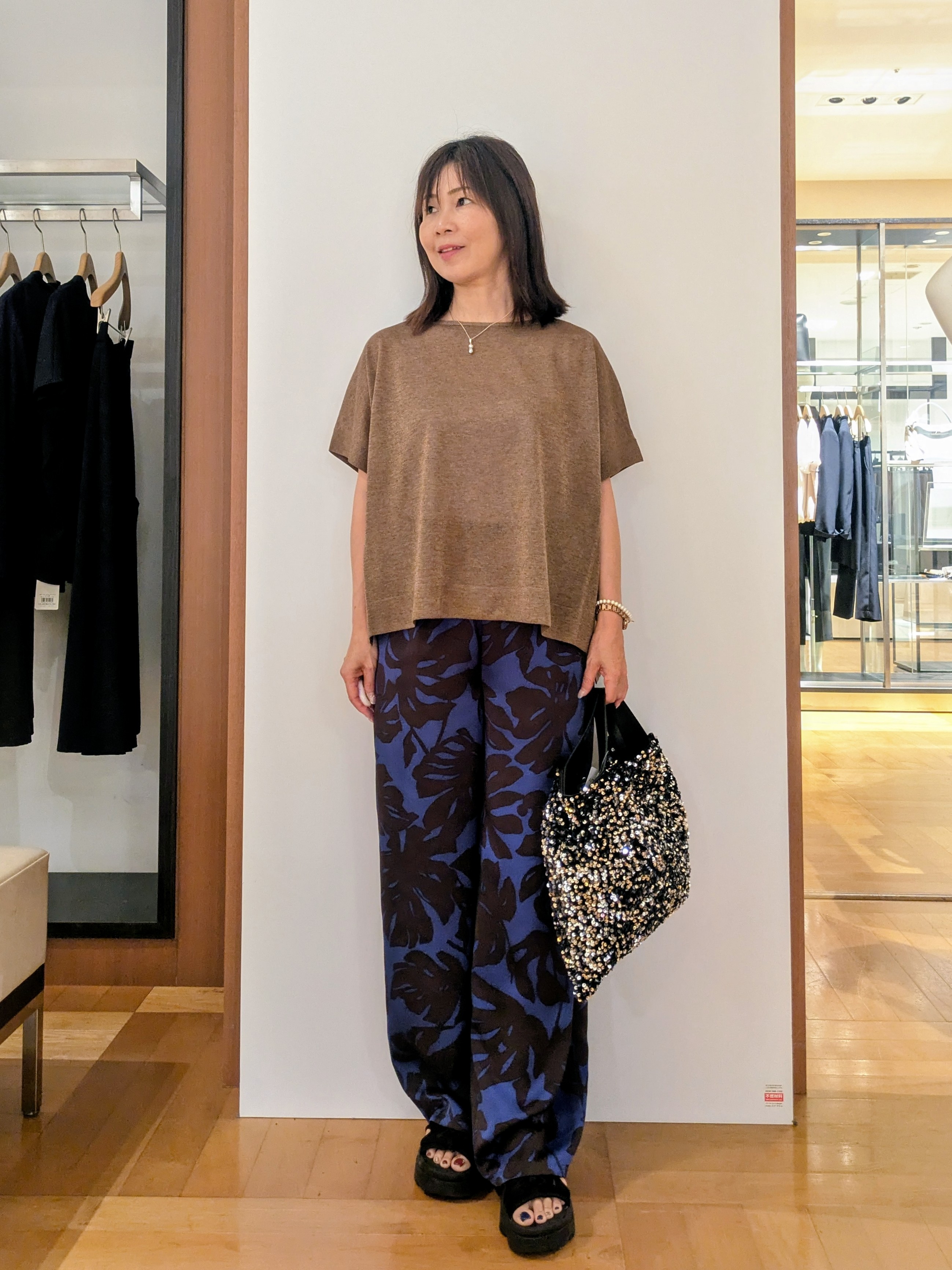 laverさんの「UNTITLED｜【アンサンブル可/品のある透け感】Tシャツ風ニットトップス」を使ったコーディネート