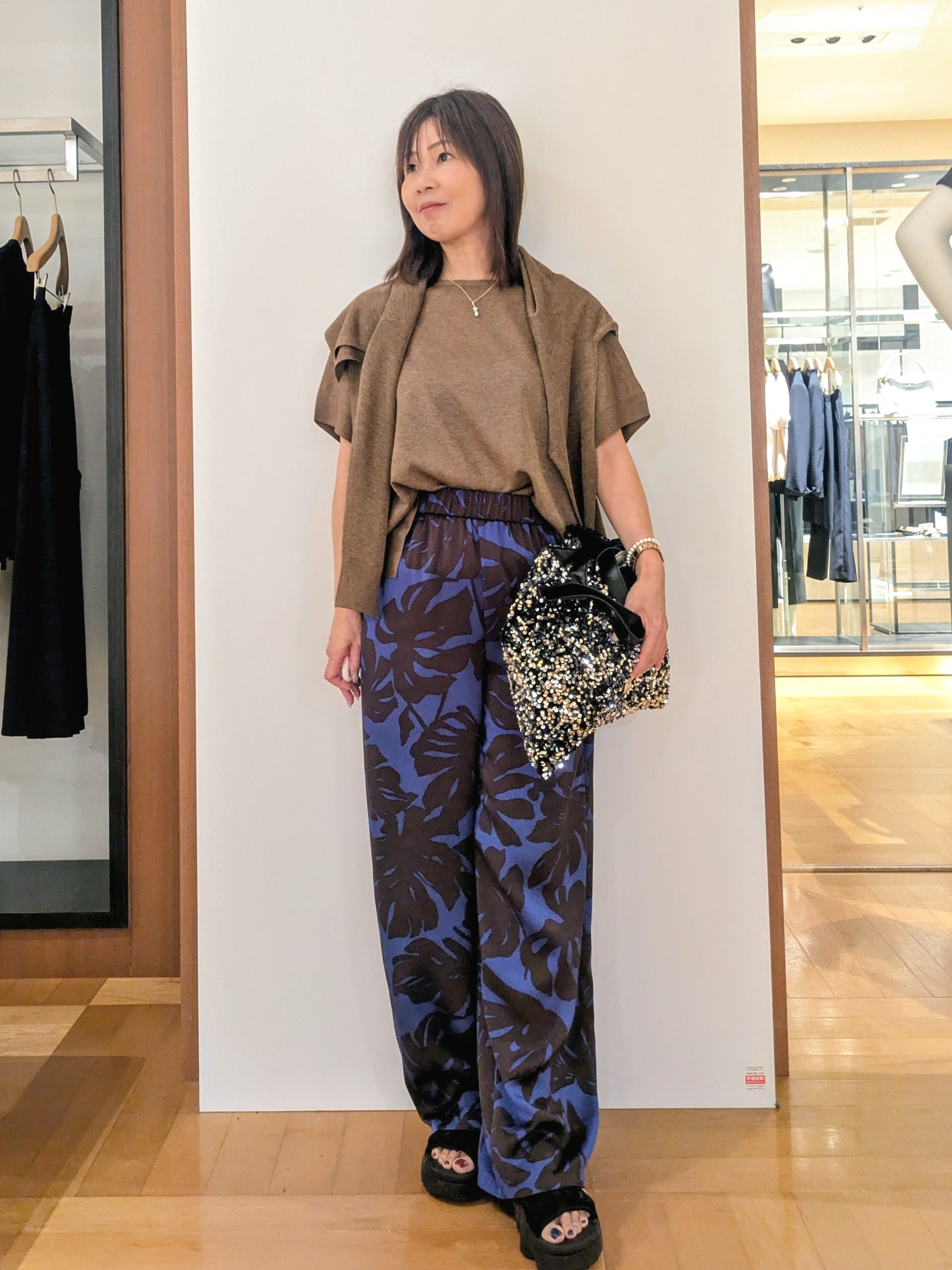 laverさんの「UNTITLED｜【アンサンブル可/品のある透け感】Tシャツ風ニットトップス」を使ったコーディネート
