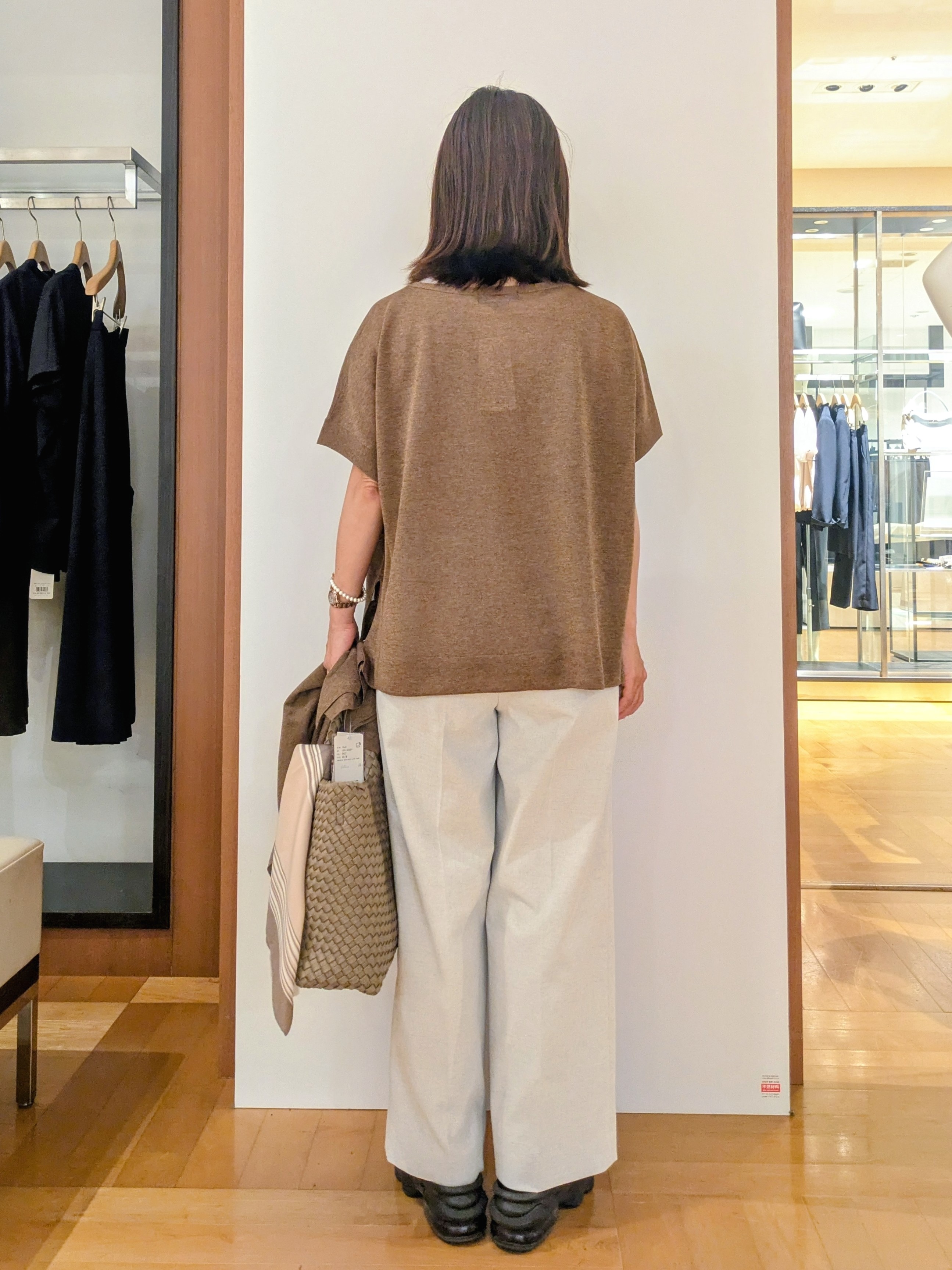 laverさんの「UNTITLED｜【アンサンブル可/品のある透け感】Tシャツ風ニットトップス」を使ったコーディネート