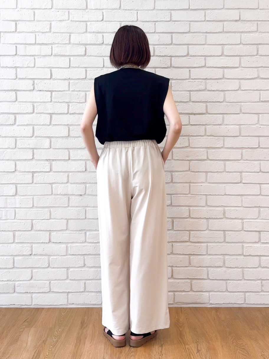 𝐜𝐡𝐢𝐤𝐚さんの「SHOO･LA･RUE｜【UVカット/接触冷感】上品に涼し気 とろみタックノースリーブトップス」を使ったコーディネート