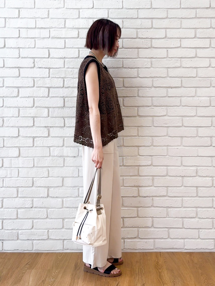 𝐜𝐡𝐢𝐤𝐚さんの「SHOO･LA･RUE｜【UVカット/接触冷感】上品に涼し気 とろみタックノースリーブトップス」を使ったコーディネート
