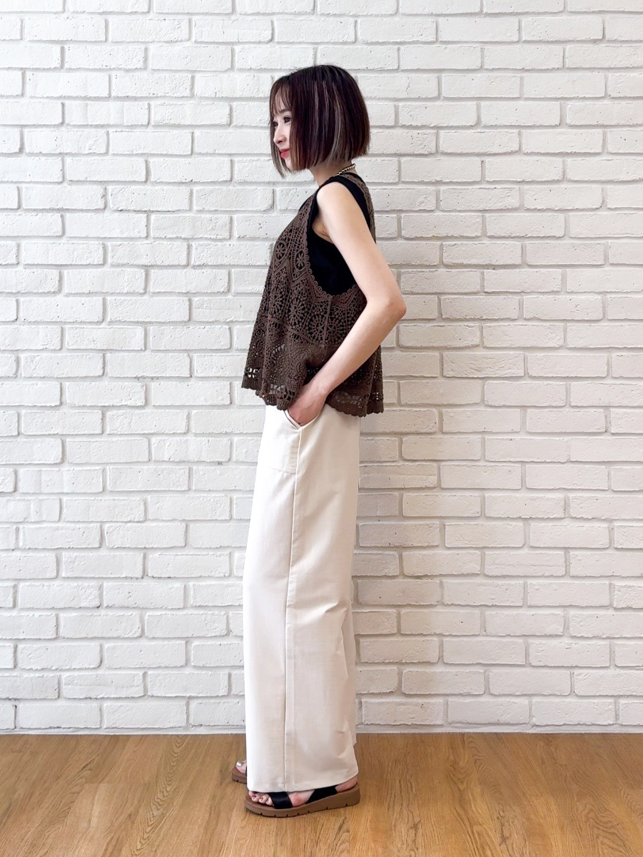 𝐜𝐡𝐢𝐤𝐚さんの「SHOO･LA･RUE｜【UVカット/接触冷感】上品に涼し気 とろみタックノースリーブトップス」を使ったコーディネート