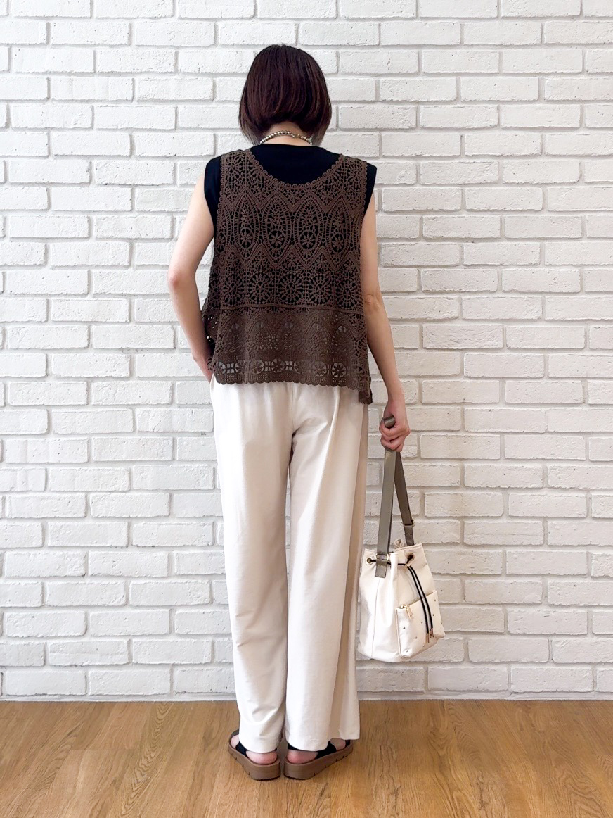 𝐜𝐡𝐢𝐤𝐚さんの「SHOO･LA･RUE｜【UVカット/接触冷感】上品に涼し気 とろみタックノースリーブトップス」を使ったコーディネート
