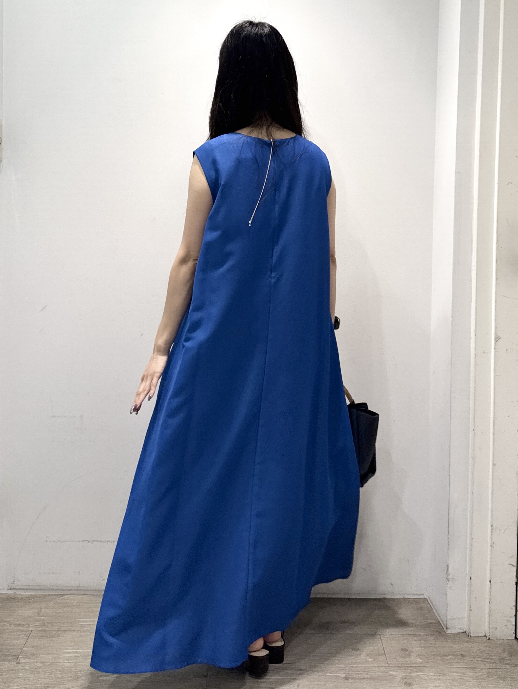 yuicciさんの「OPAQUE.CLIP｜【接触冷感】麻混シアーVネックフレアワンピース《洗濯機OK》」を使ったコーディネート