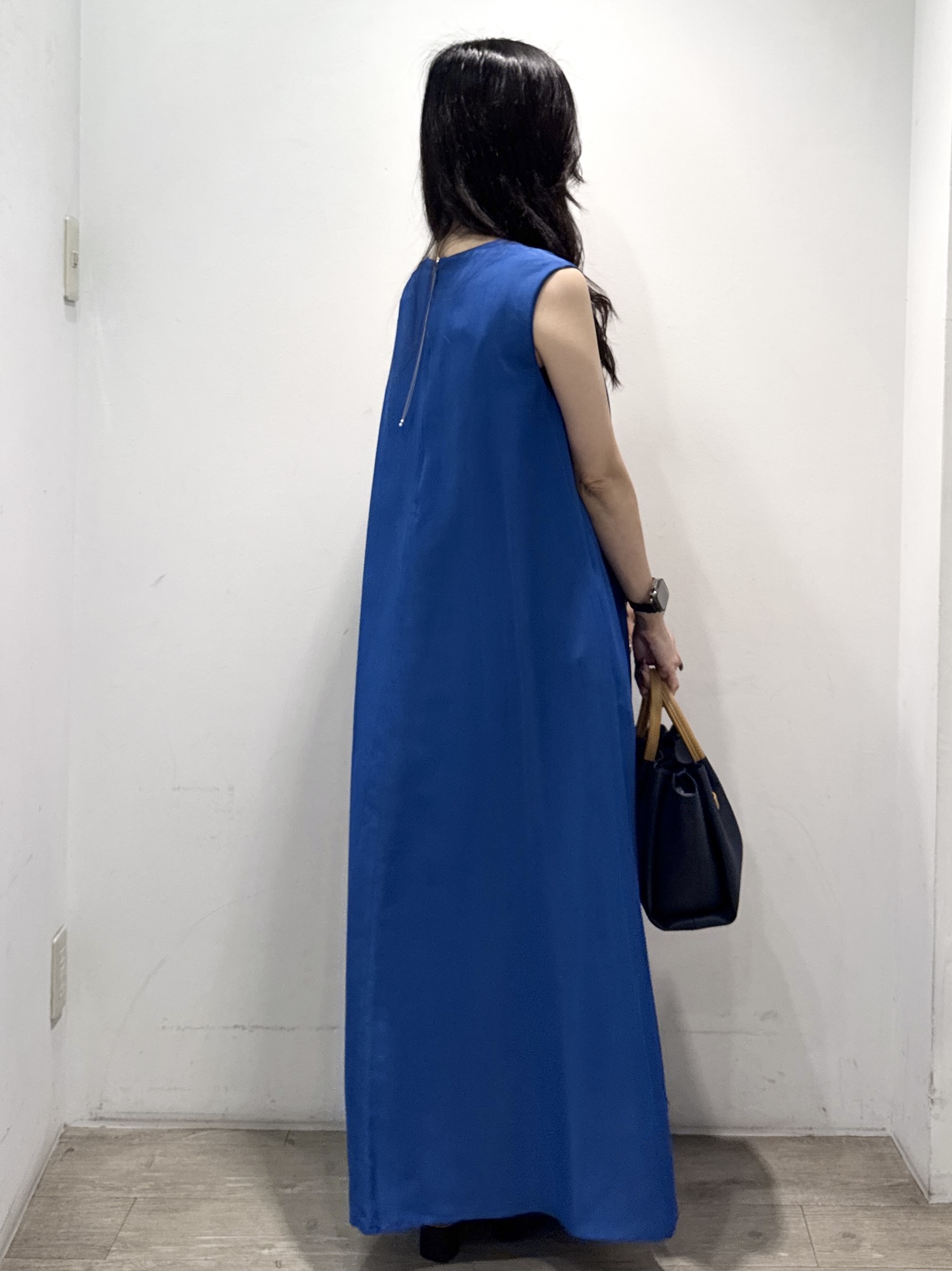 yuicciさんの「OPAQUE.CLIP｜【接触冷感】麻混シアーVネックフレアワンピース《洗濯機OK》」を使ったコーディネート