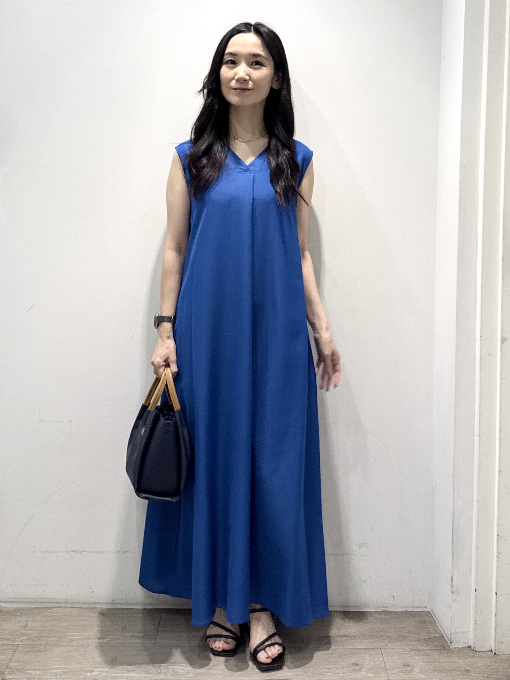 yuicciさんの「OPAQUE.CLIP｜【接触冷感】麻混シアーVネックフレアワンピース《洗濯機OK》」を使ったコーディネート