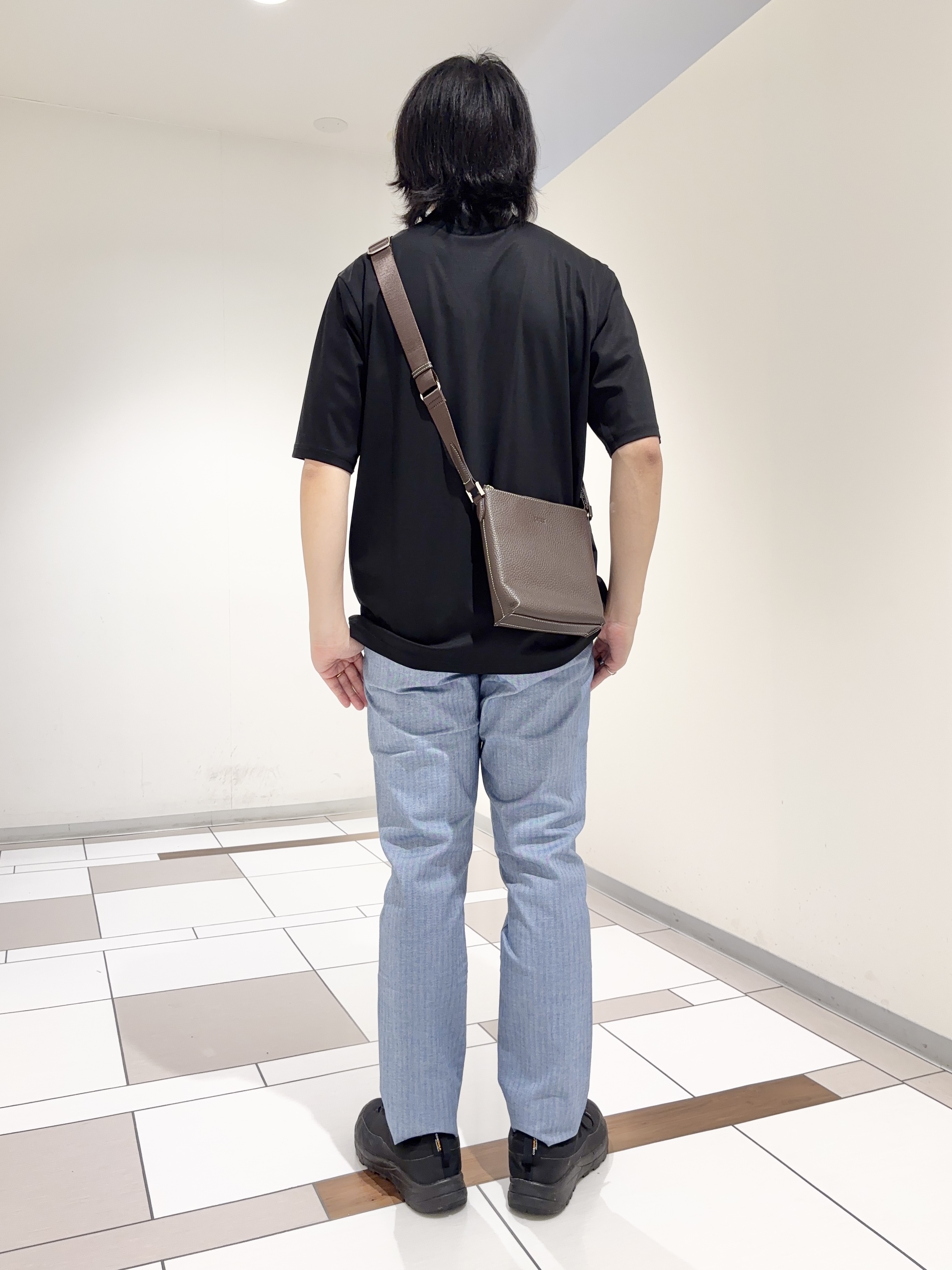 及川さんの「TAKEO KIKUCHI｜【接触冷感】アイスクリアコットン モックネック Tシャツ」を使ったコーディネート
