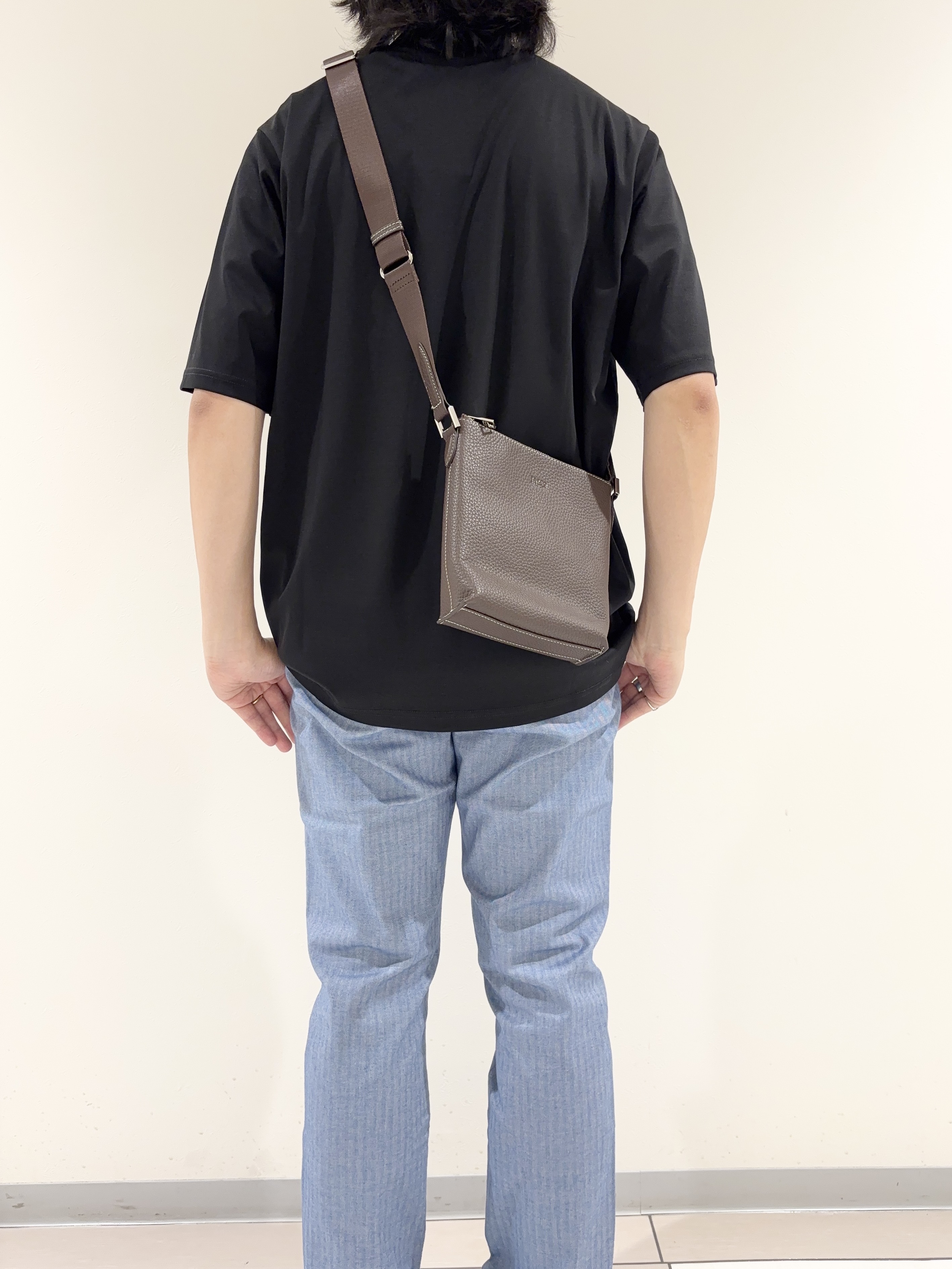 及川さんの「TAKEO KIKUCHI｜【接触冷感】アイスクリアコットン モックネック Tシャツ」を使ったコーディネート