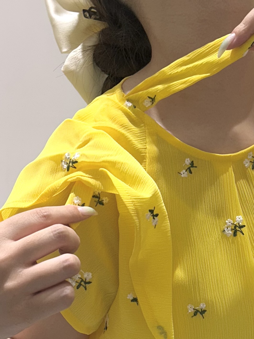 えぬさんの「OPAQUE.CLIP｜2wayフリルリボン刺繍ブラウス【洗濯機OK／イージーアイロン】」を使ったコーディネート