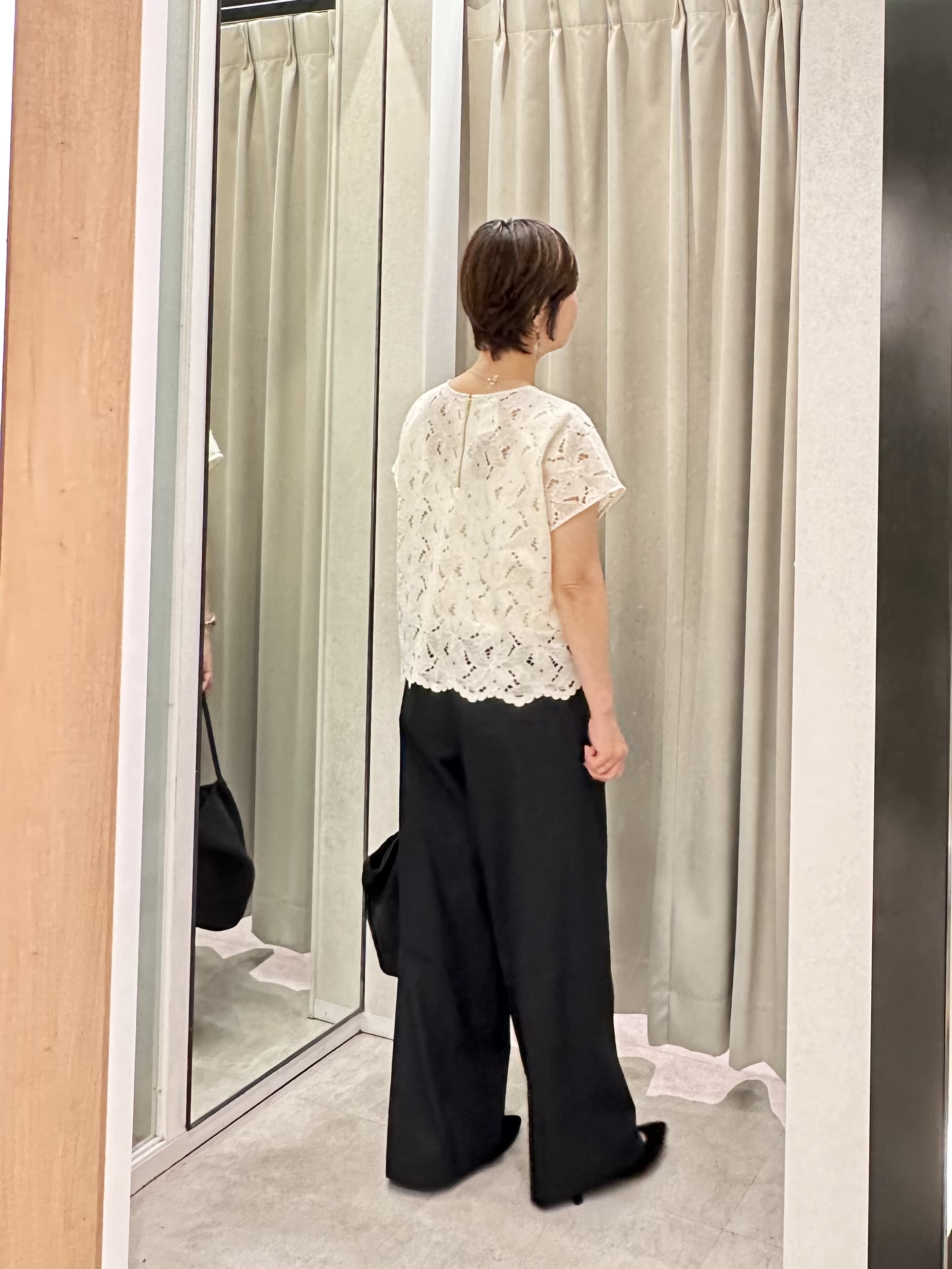 みなこさんの「UNTITLED｜【セットアップ可/品のある透け感】リーフレースブラウス」を使ったコーディネート