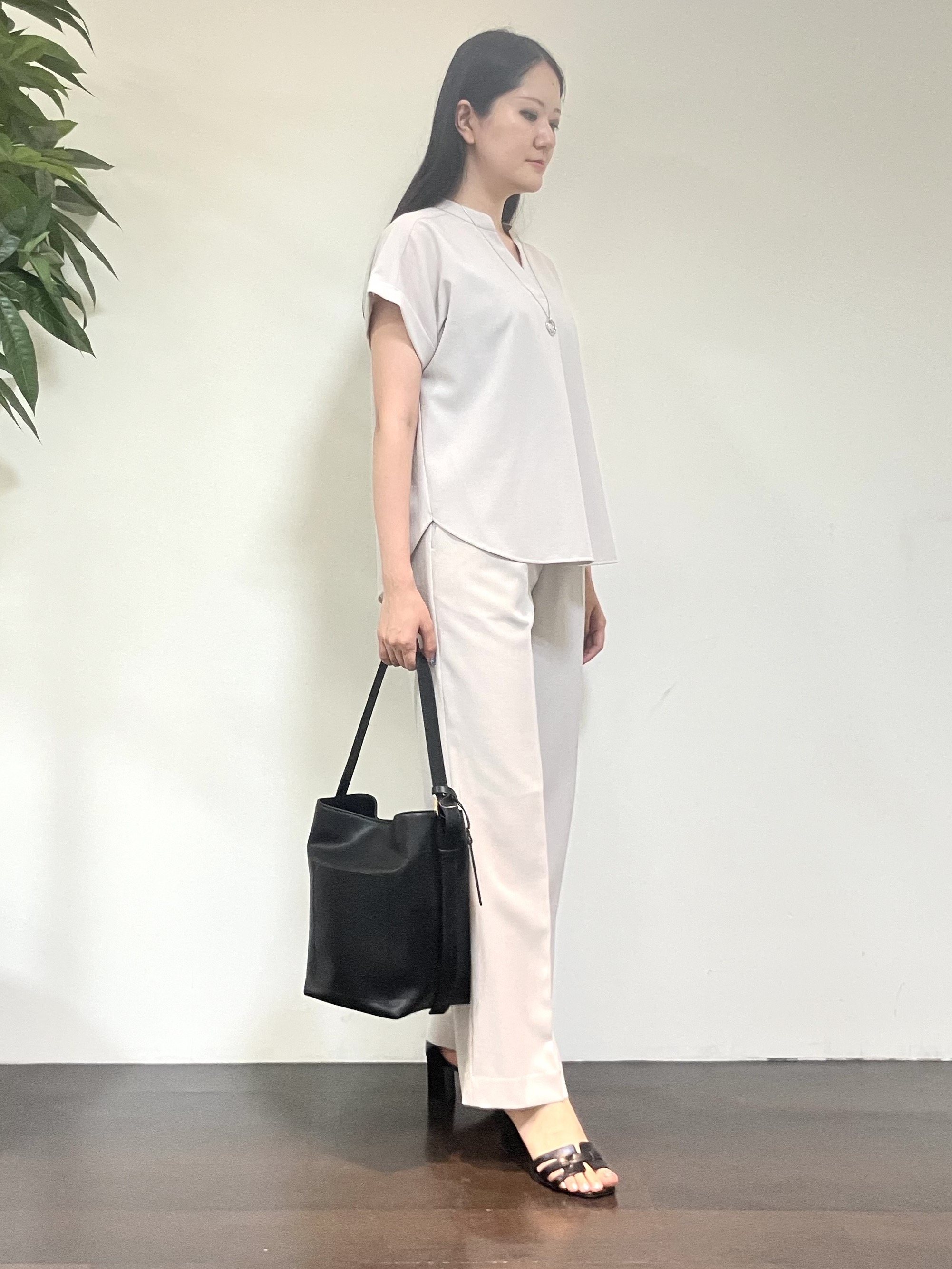 カレンさんの「UNTITLED｜【セットアップ可/通気性/UVカット】エアリークールブラウス」を使ったコーディネート