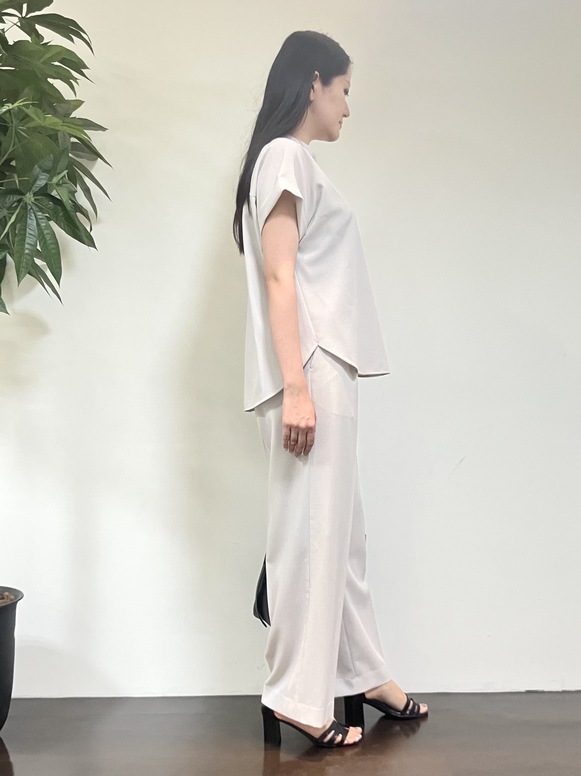 カレンさんの「UNTITLED｜【セットアップ可/通気性/UVカット】エアリークールブラウス」を使ったコーディネート