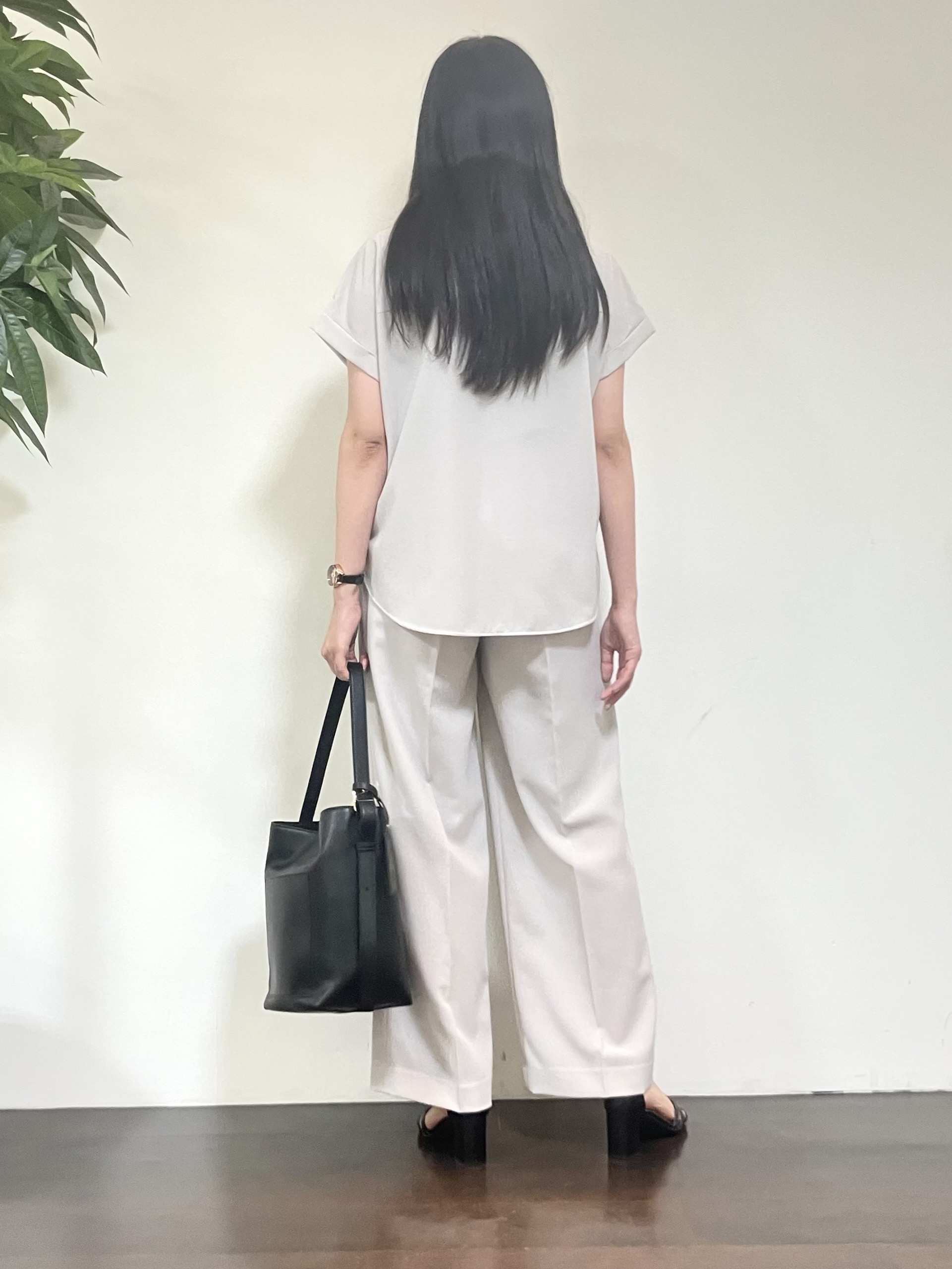 カレンさんの「UNTITLED｜【セットアップ可/通気性/UVカット】エアリークールブラウス」を使ったコーディネート