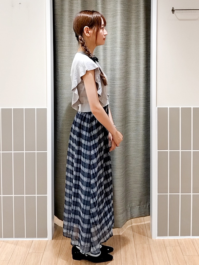 reiaさんの「grove｜【低身長さんも選べる着丈・洗濯機◎】1枚で華やか 肩フリルニットドッキングワンピース」を使ったコーディネート