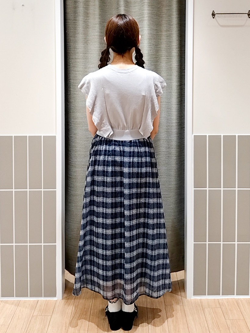 reiaさんの「grove｜【低身長さんも選べる着丈・洗濯機◎】1枚で華やか 肩フリルニットドッキングワンピース」を使ったコーディネート
