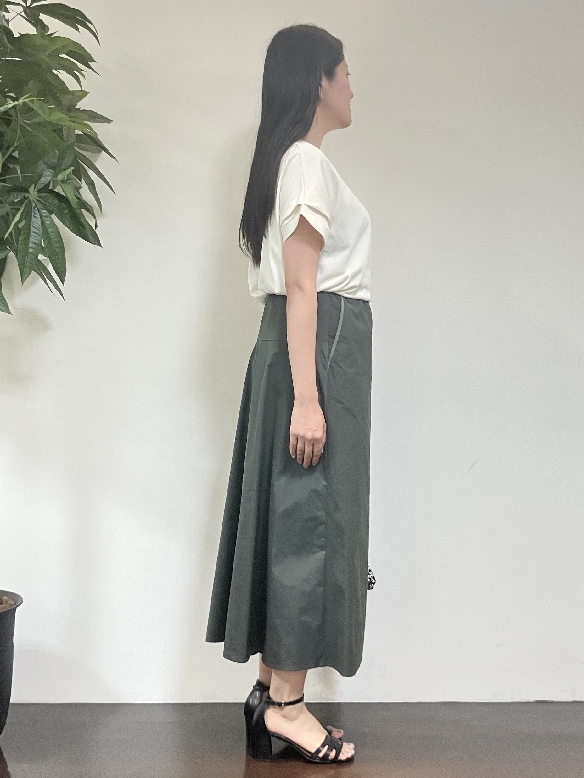 カレンさんの「UNTITLED｜【肌に張りつきにくい/前後2WAY】ドライタッチコットンプルオーバー」を使ったコーディネート